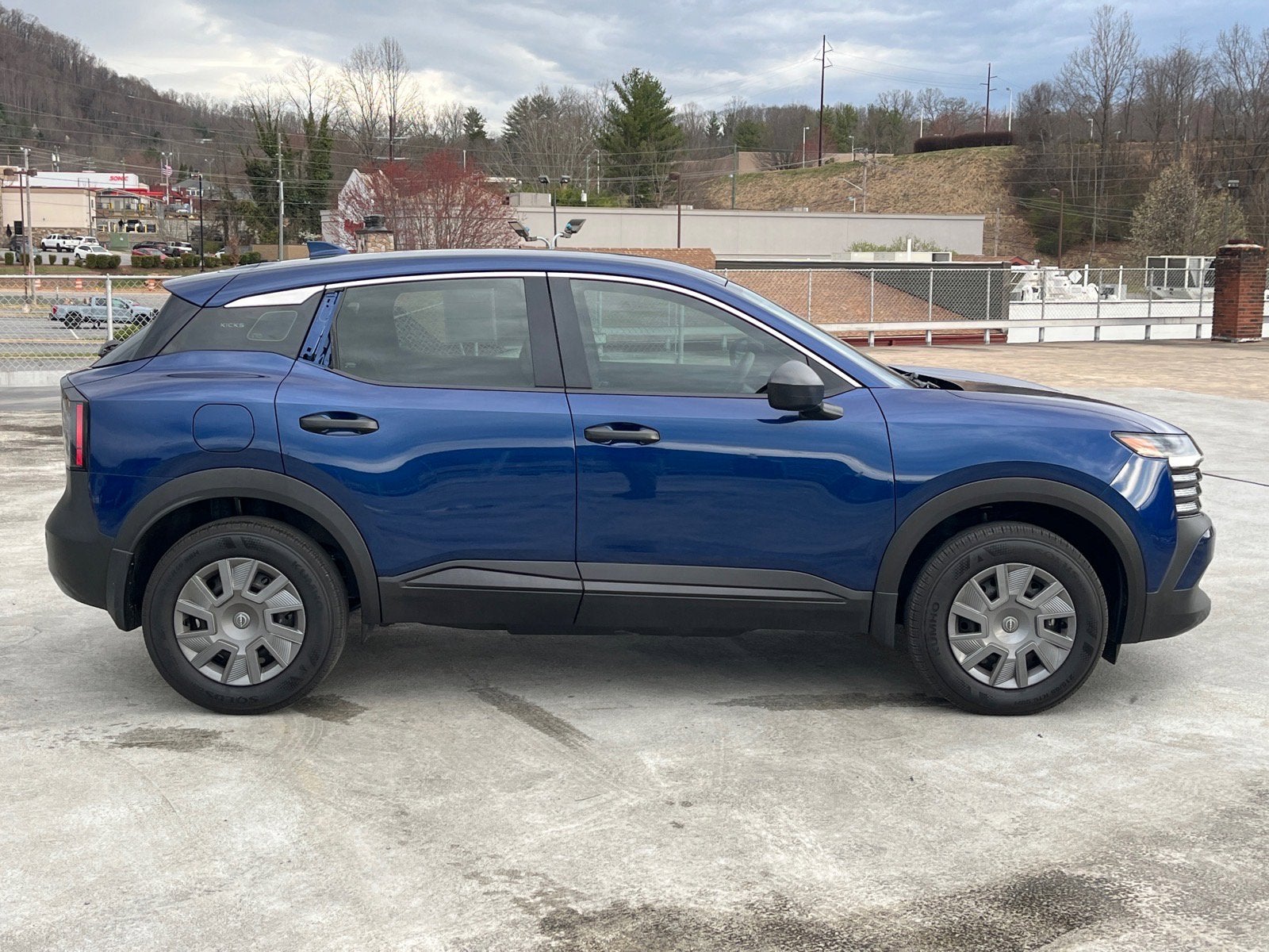 2025 Nissan Kicks S