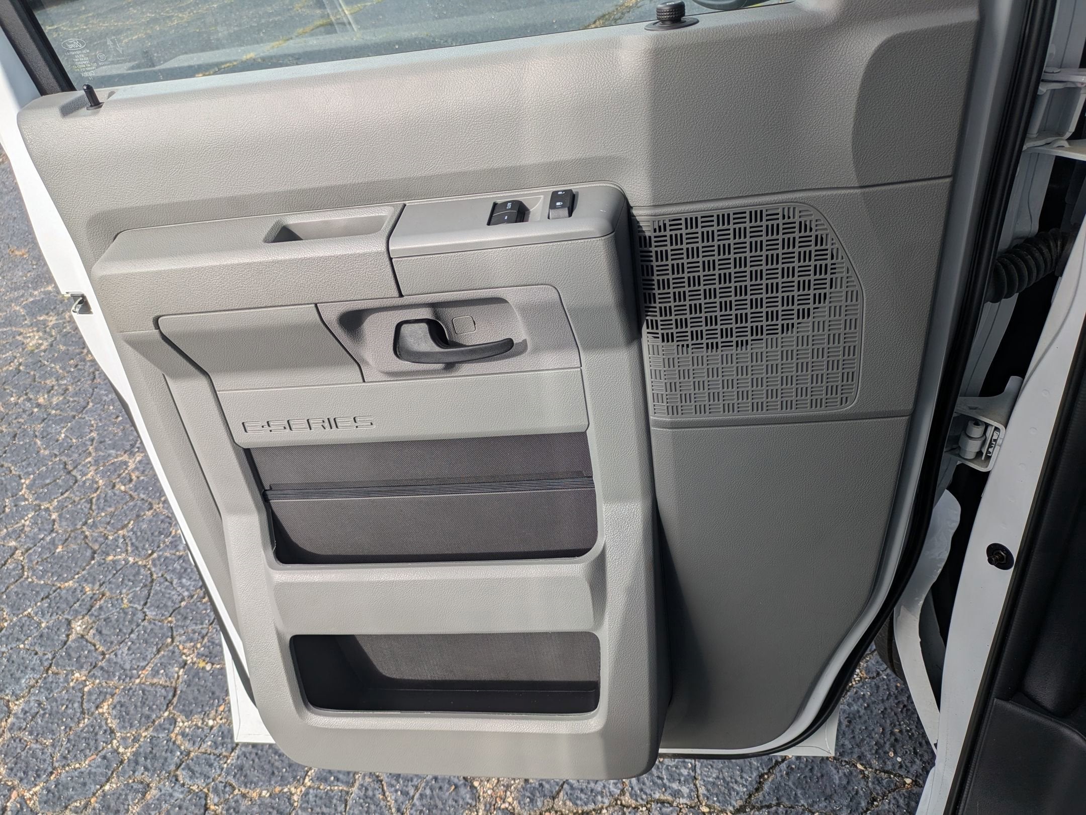 2025 Ford E-Series Cutaway E-350 DRW 176" WB