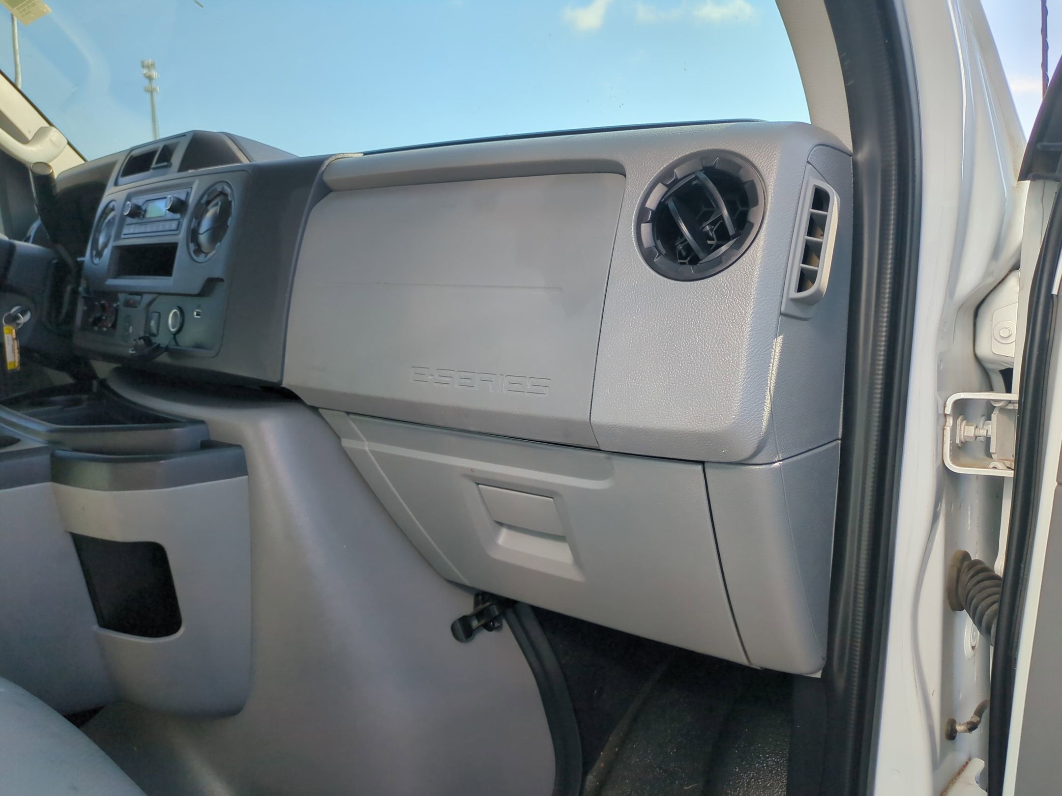 2024 Ford E-Series Cutaway Base