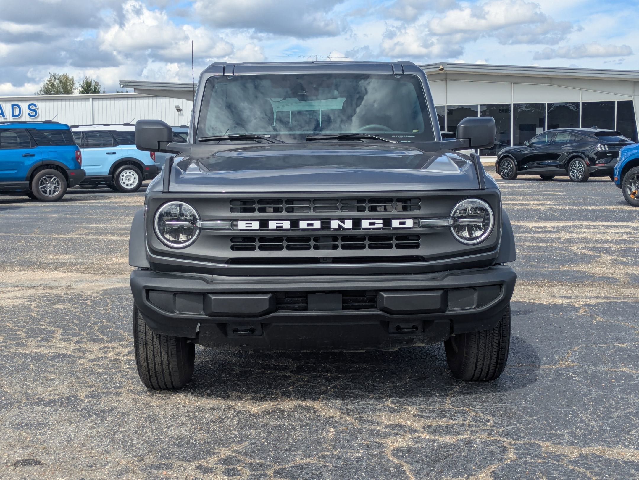 2025 Ford Bronco Base - Crossroads Courtesy Demo