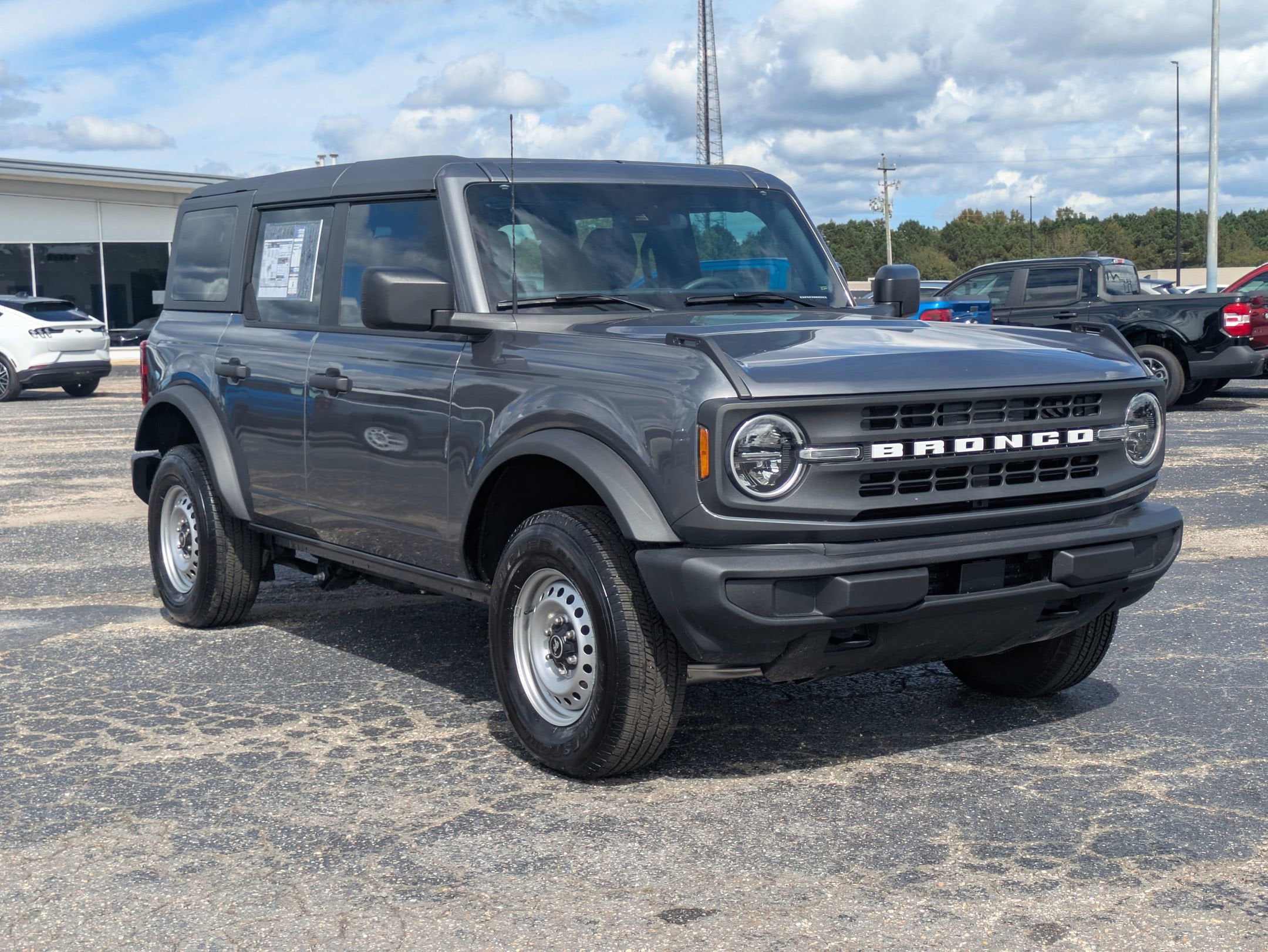 2025 Ford Bronco Base - Crossroads Courtesy Demo