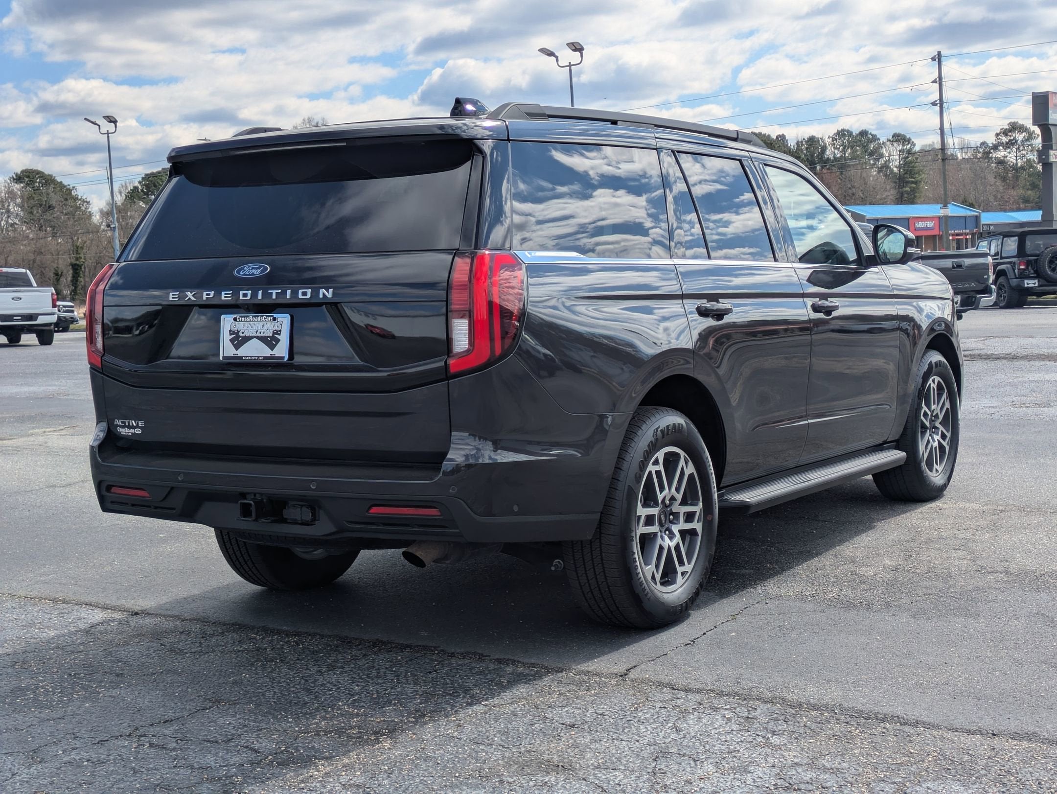 2025 Ford Expedition Active