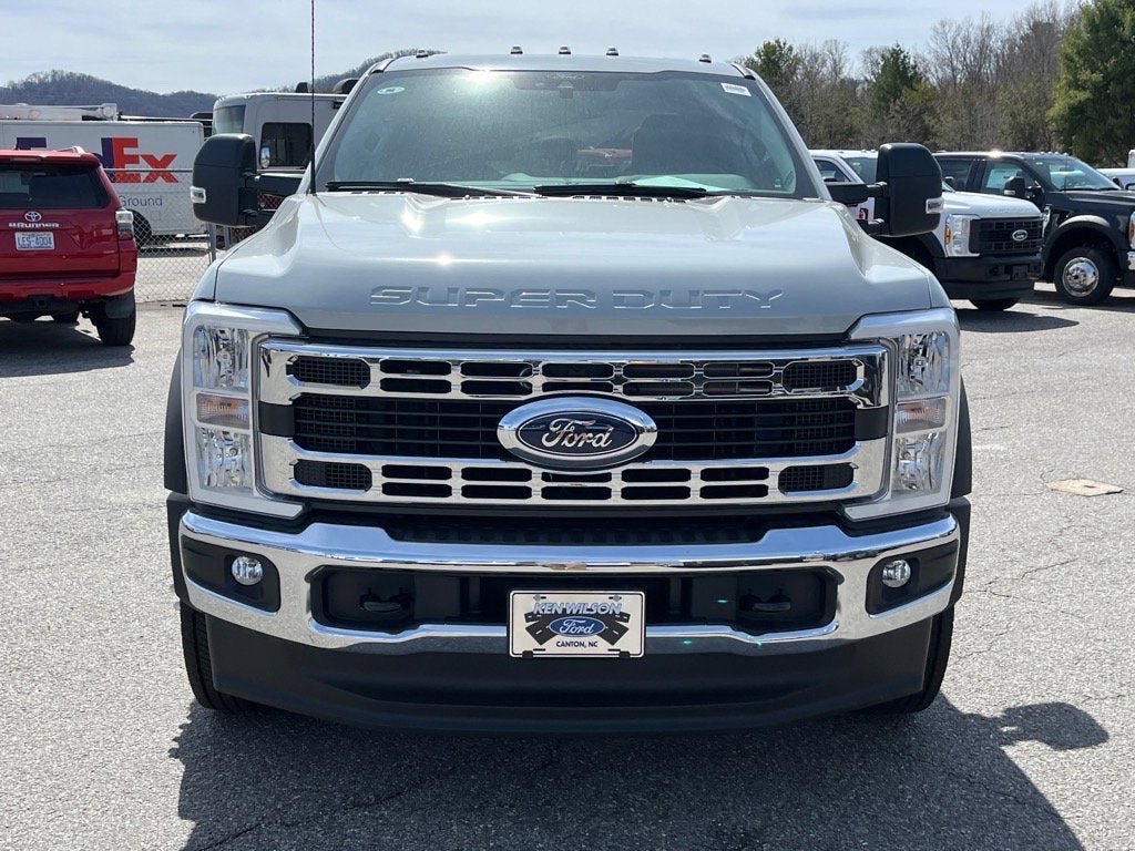 2025 Ford Super Duty F-450 DRW XLT