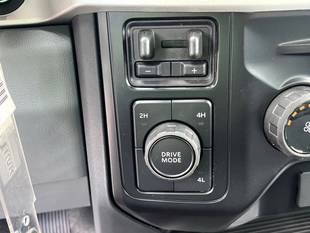 2025 Ford Super Duty F-600 DRW XLT