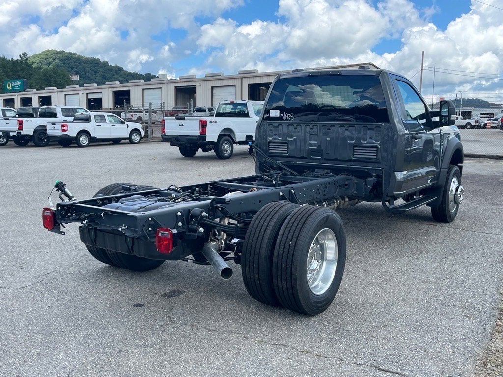 2025 Ford Super Duty F-600 DRW XLT