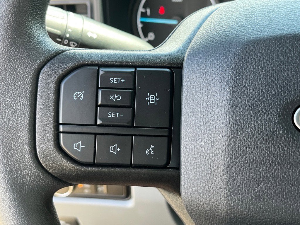 2025 Ford Super Duty F-600 DRW XL