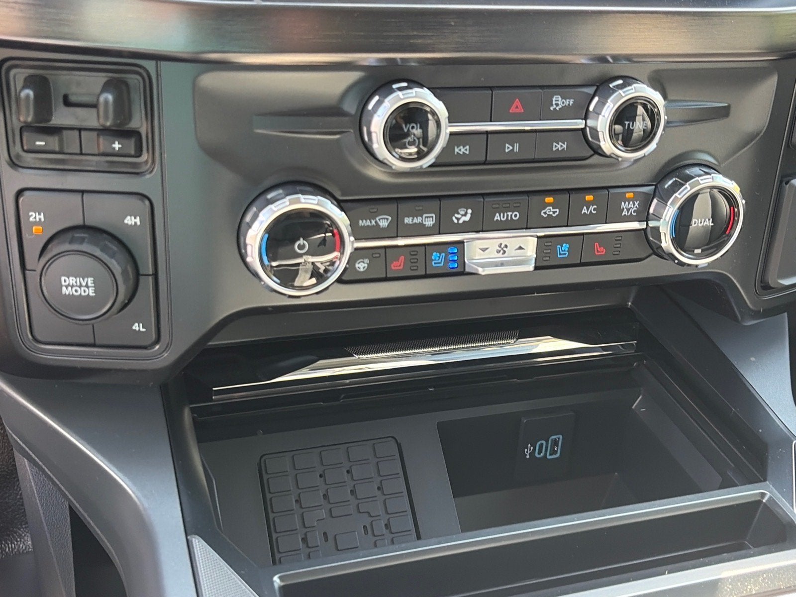 2026 Ford Super Duty F-550 DRW Lariat DRW