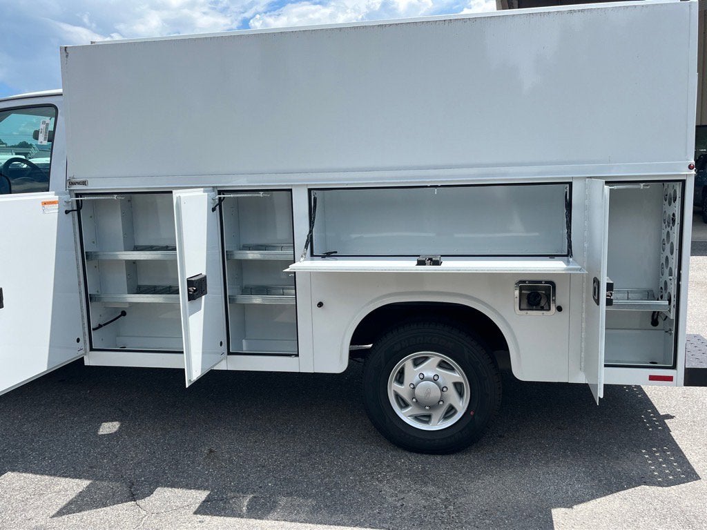 2025 Ford E-Series Cutaway Base Cutaway