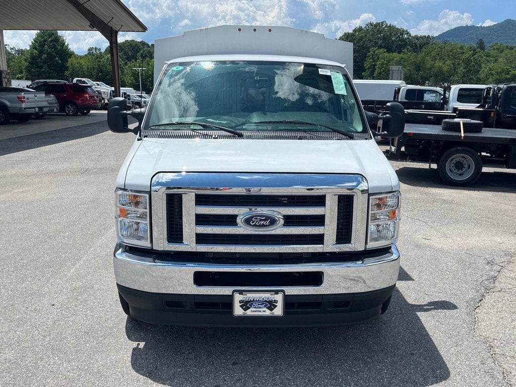 2025 Ford E-Series Cutaway Base Cutaway