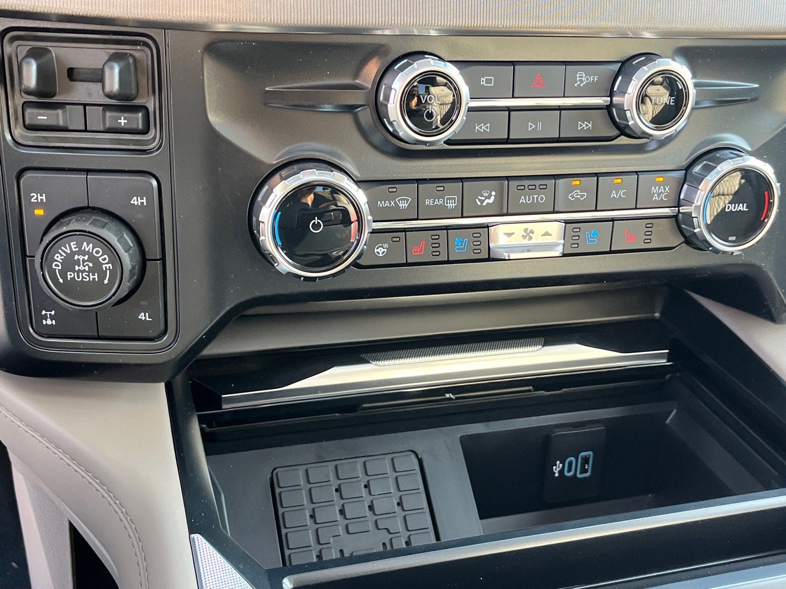 2026 Ford Super Duty F-350 SRW Platinum