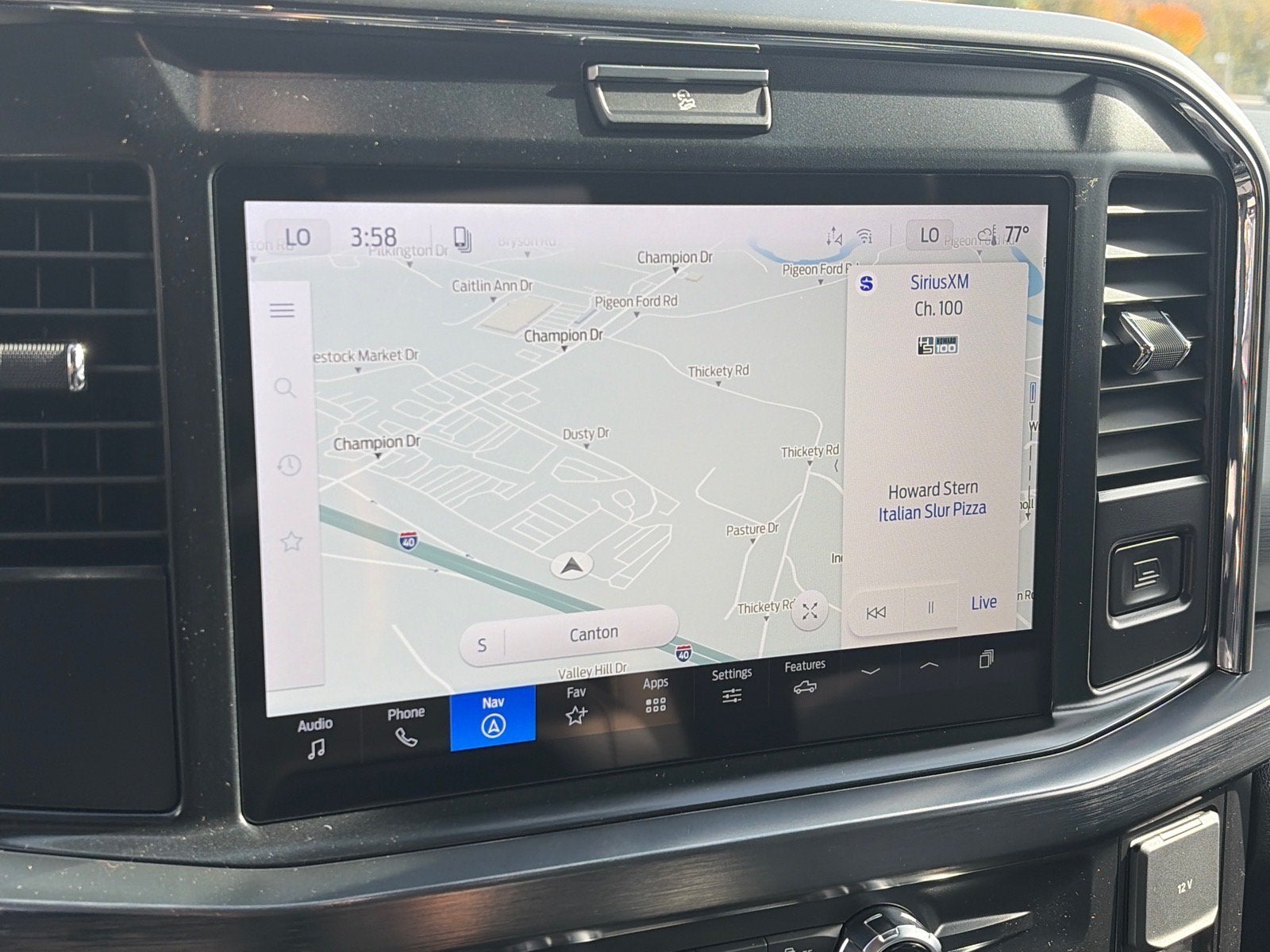 2027 Ford Super Duty F-350 SRW LARIAT