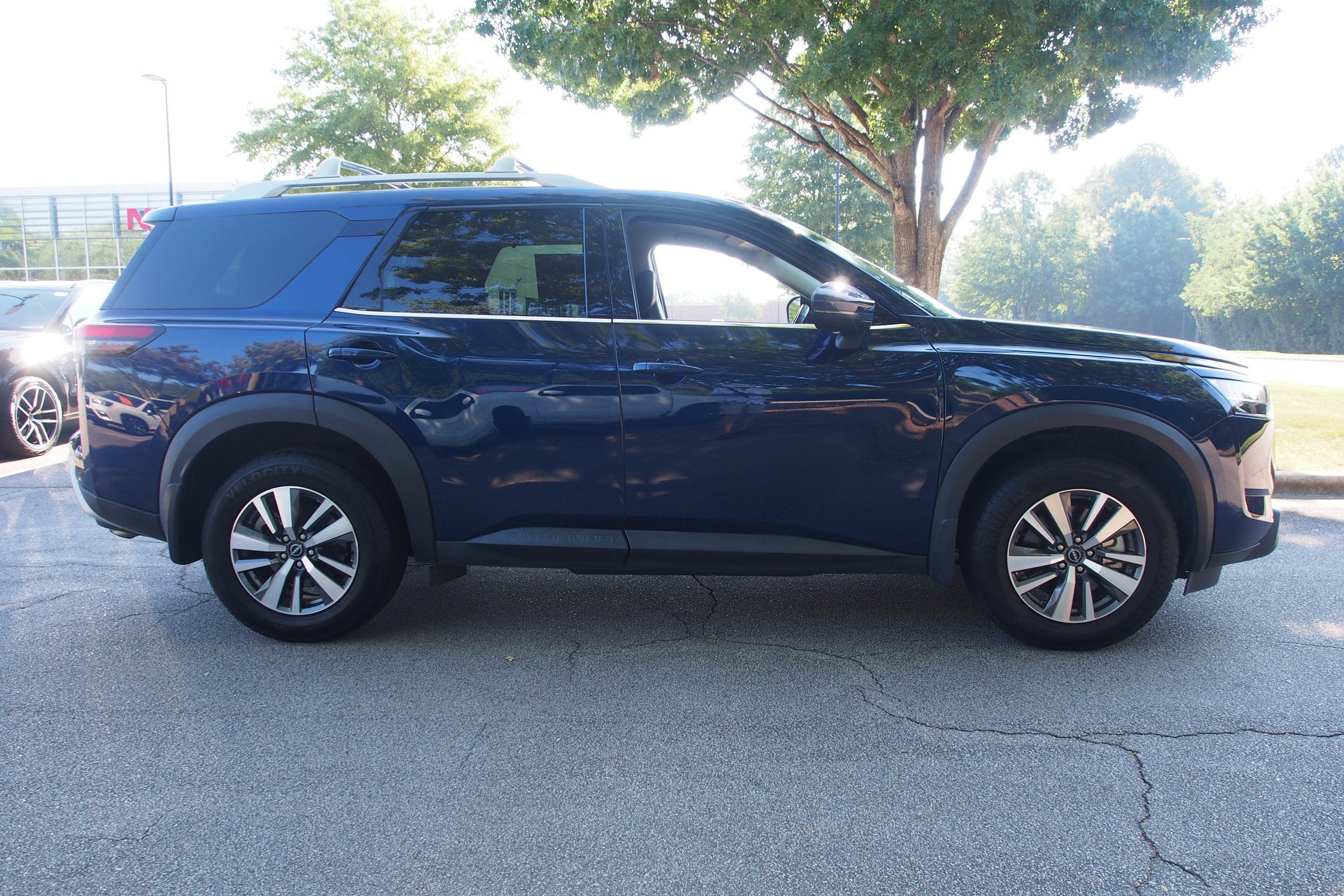 2024 Nissan Pathfinder SL