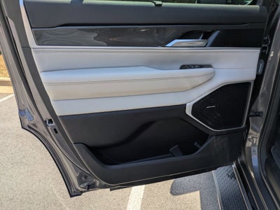 2023 Jeep Wagoneer Base