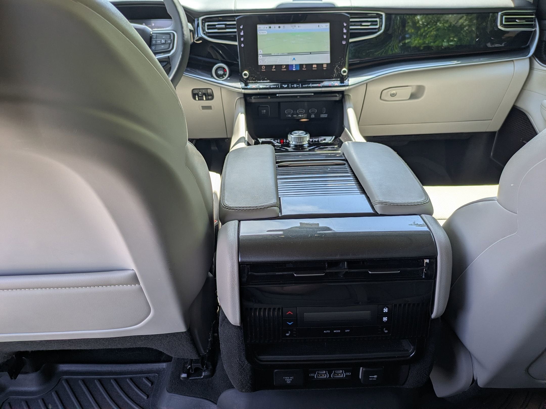 2023 Jeep Wagoneer Base