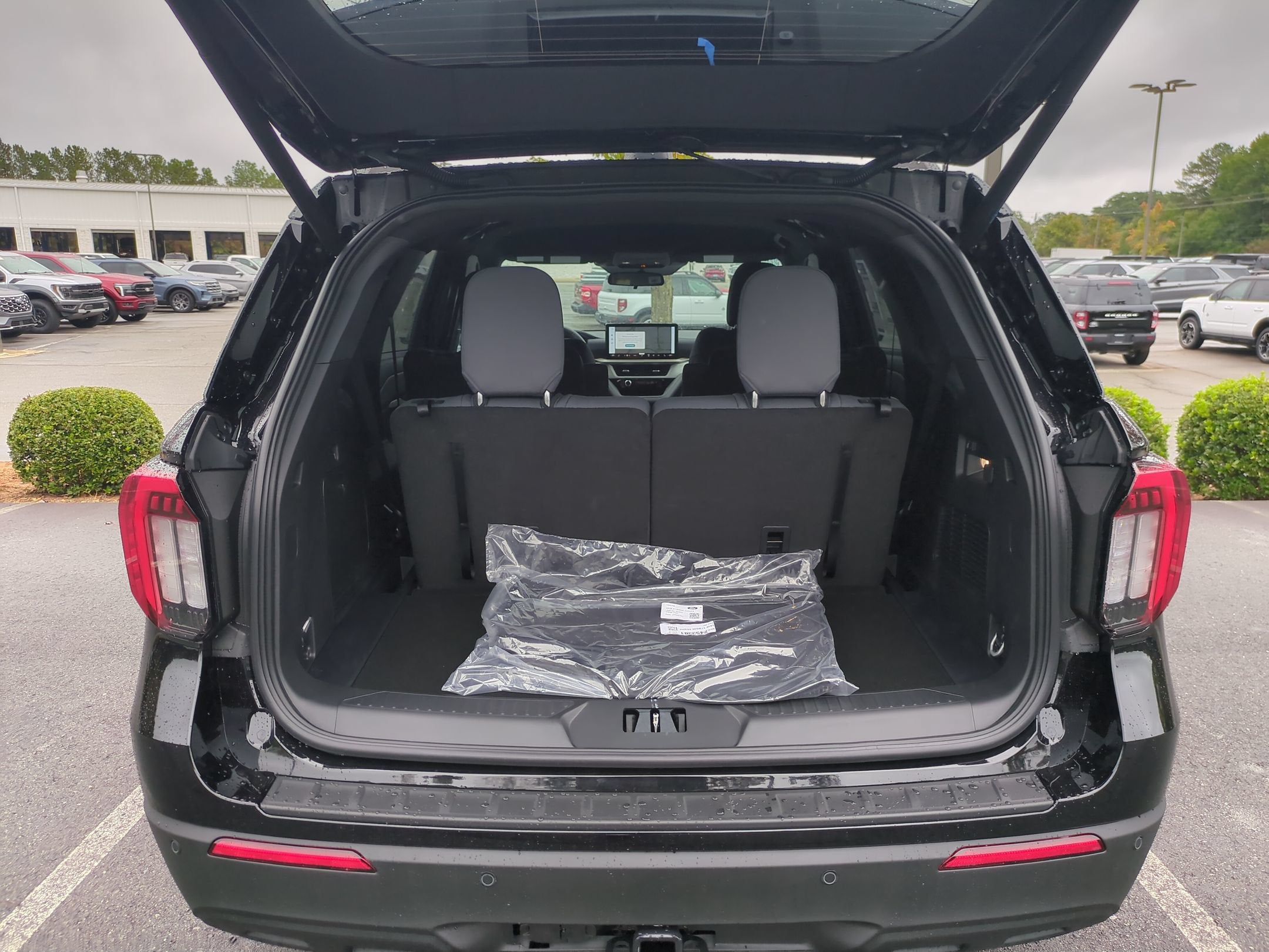 2027 Ford Explorer Active w/200A Pkg