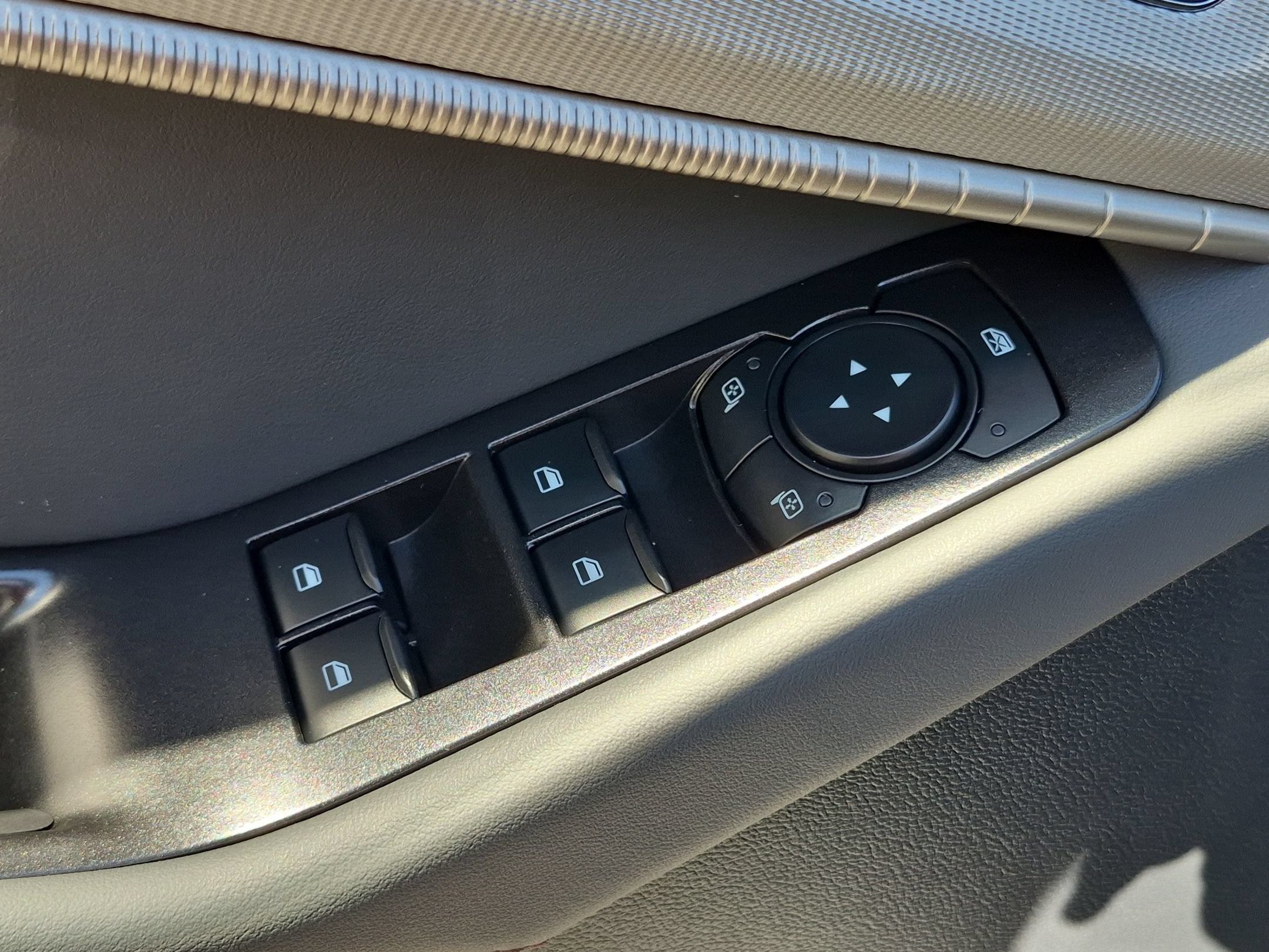 2027 Ford Explorer Active w/200A Pkg