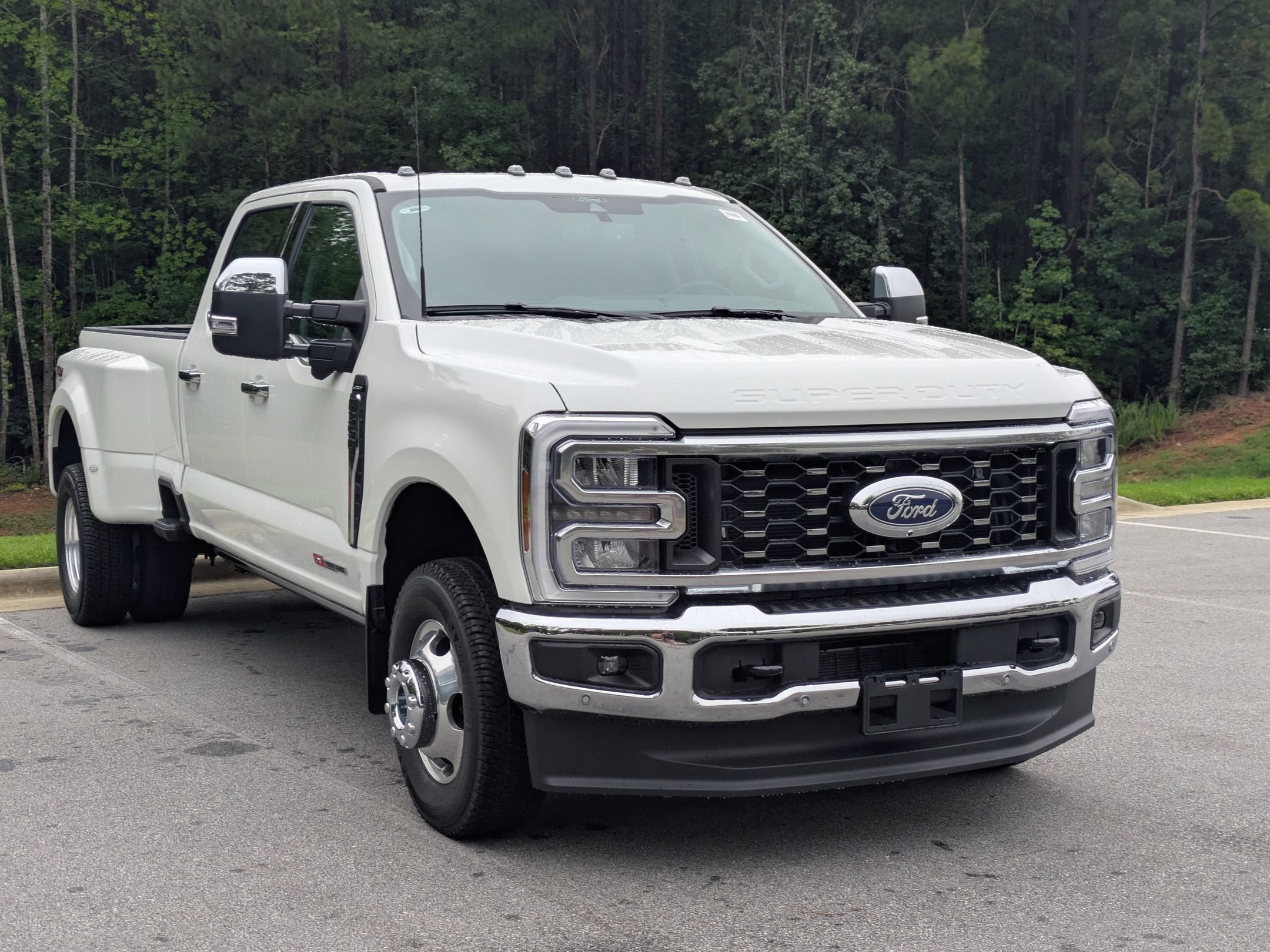 2026 Ford Super Duty F-350 DRW LARIAT