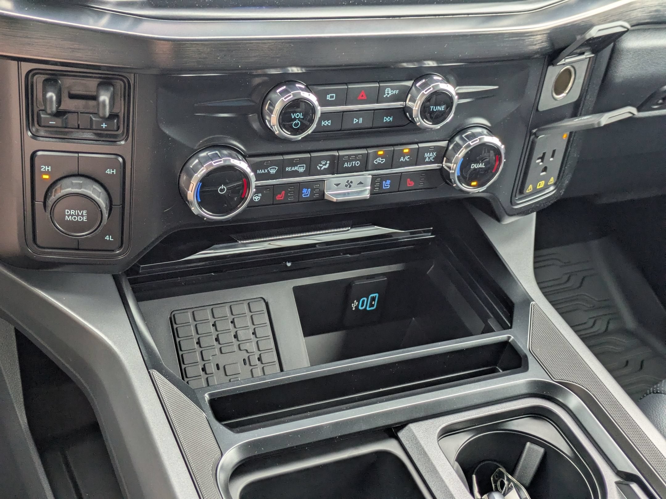 2026 Ford Super Duty F-350 DRW LARIAT