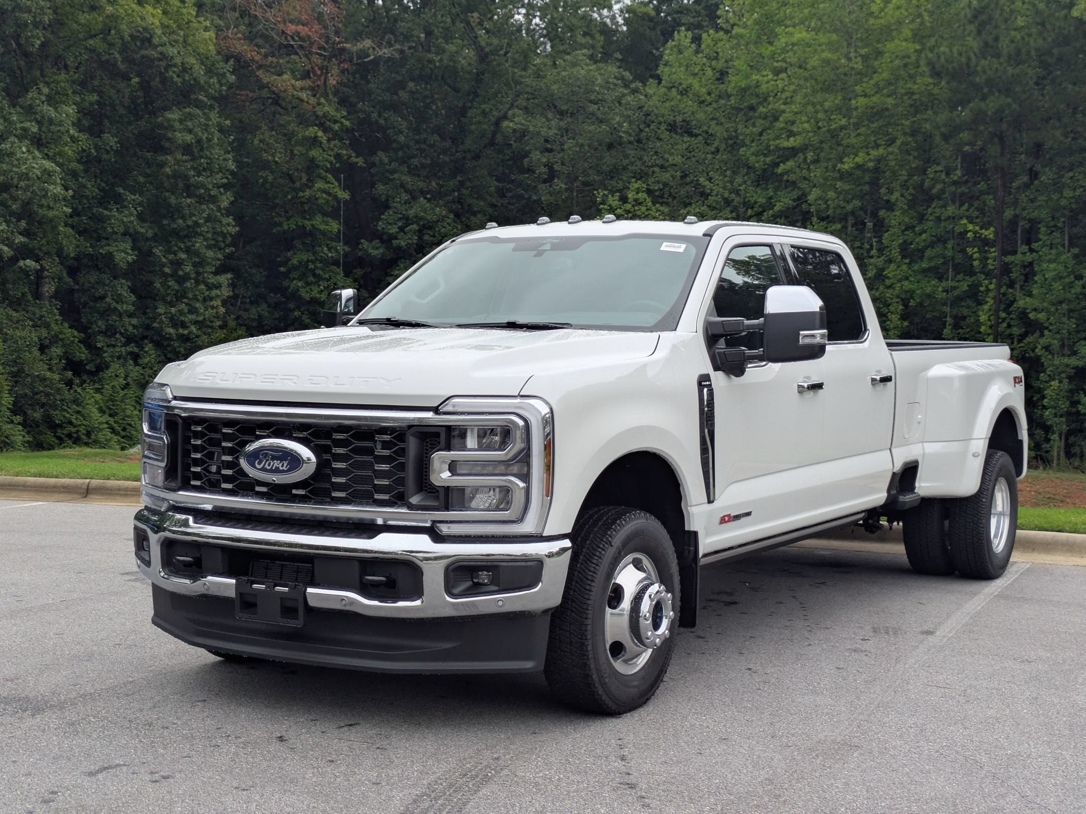 2026 Ford Super Duty F-350 DRW LARIAT