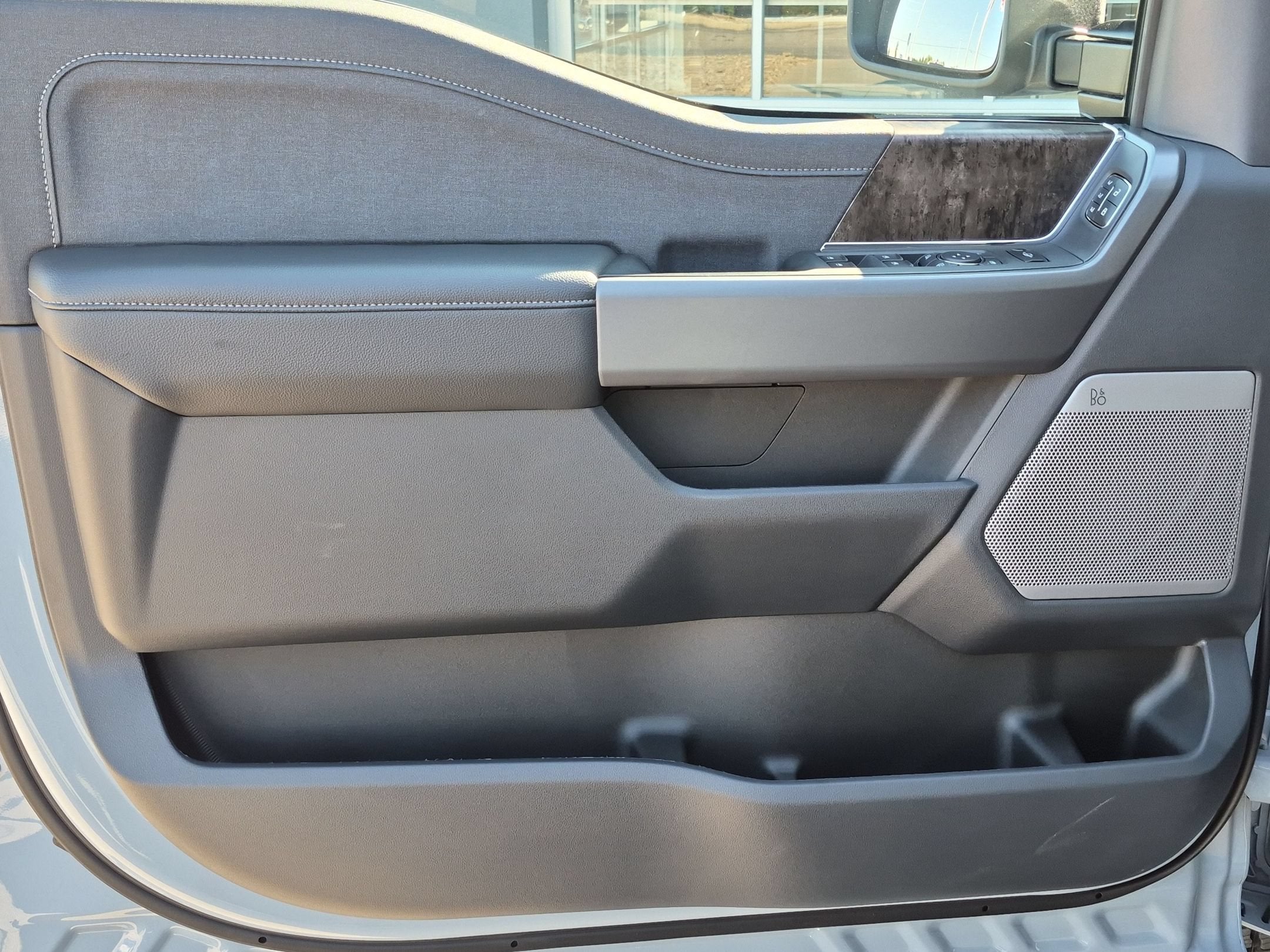 2027 Ford Super Duty F-250 SRW LARIAT