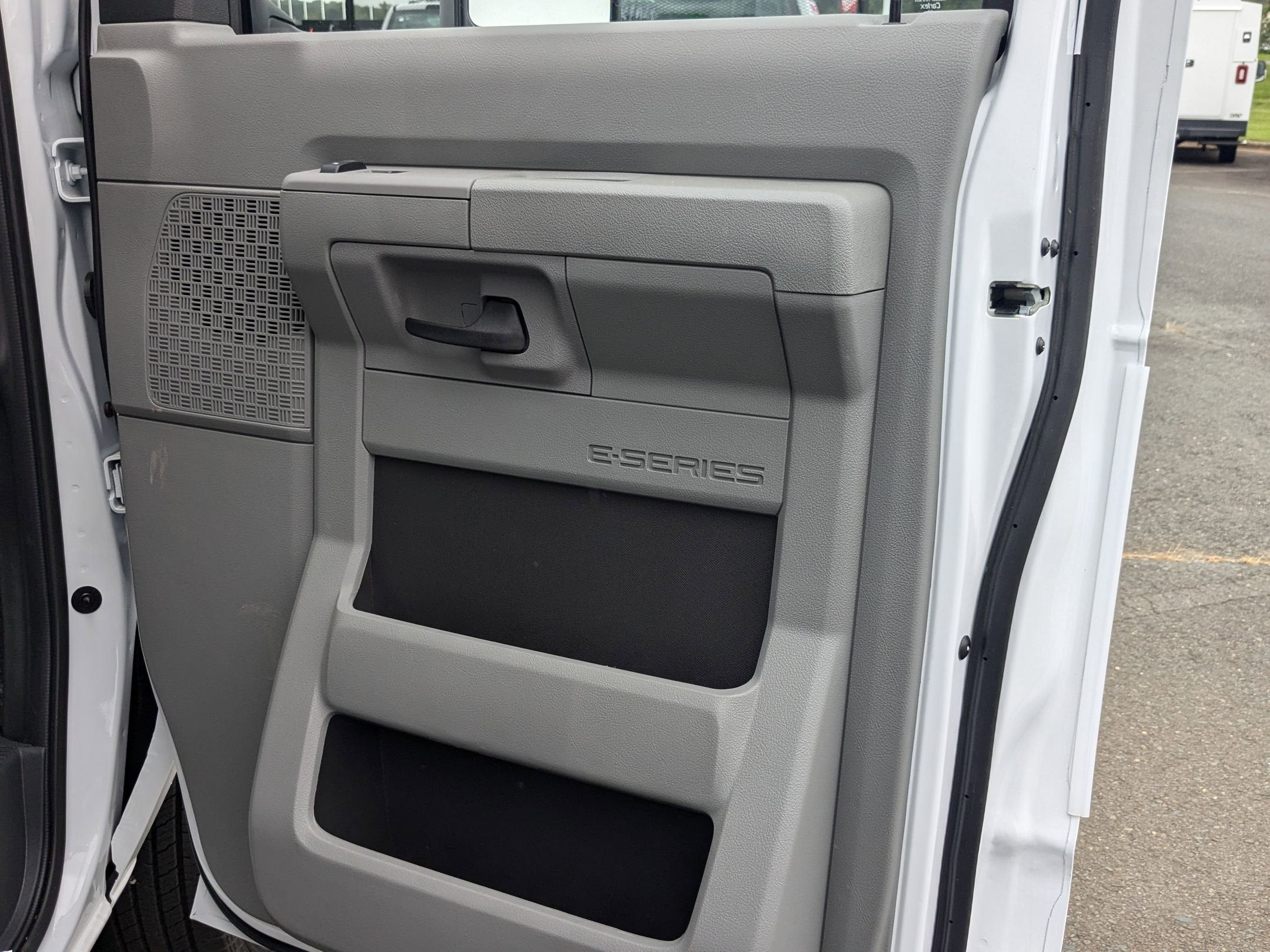 2025 Ford E-Series Cutaway Base