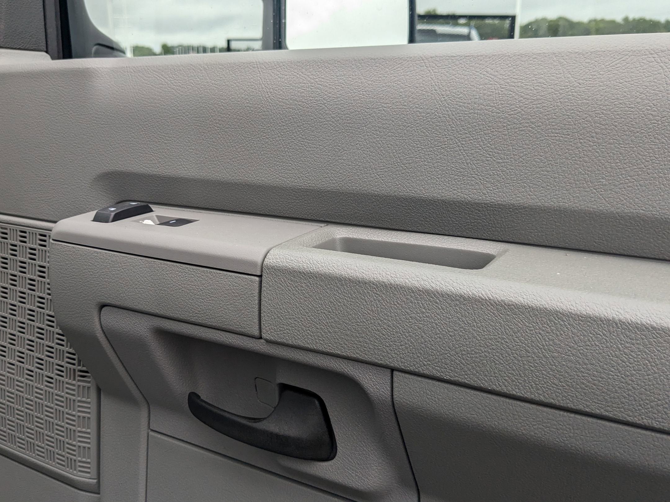 2025 Ford E-Series Cutaway Base