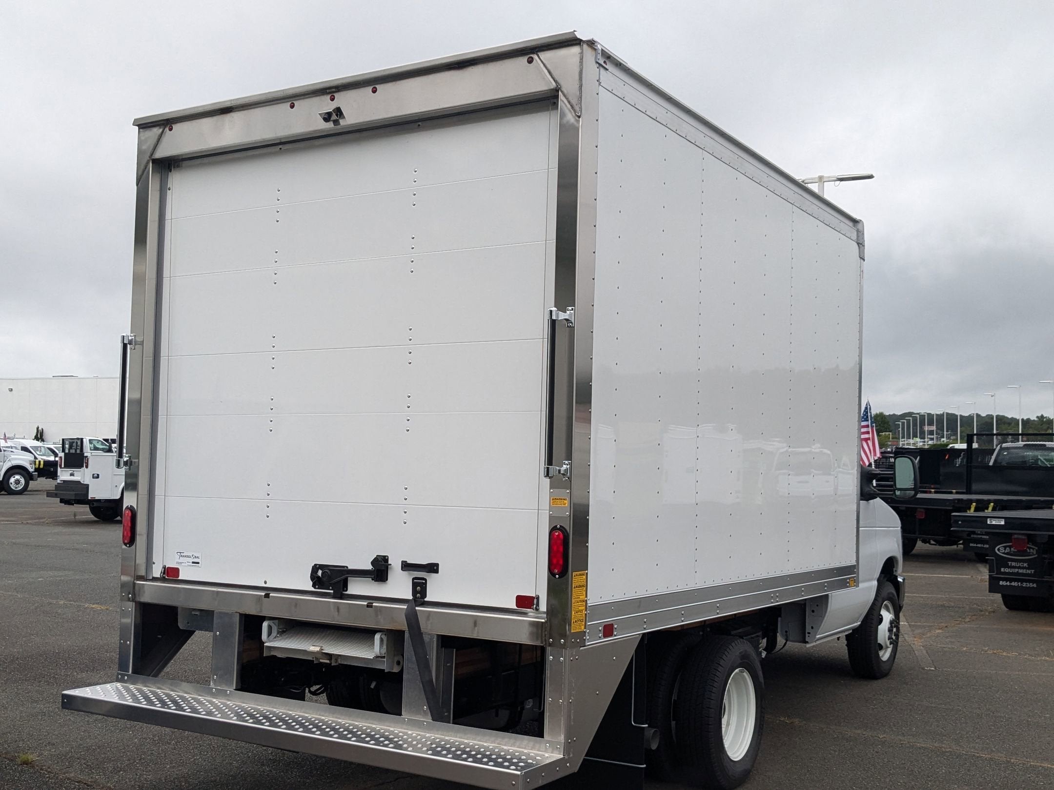 2025 Ford E-Series Cutaway Base