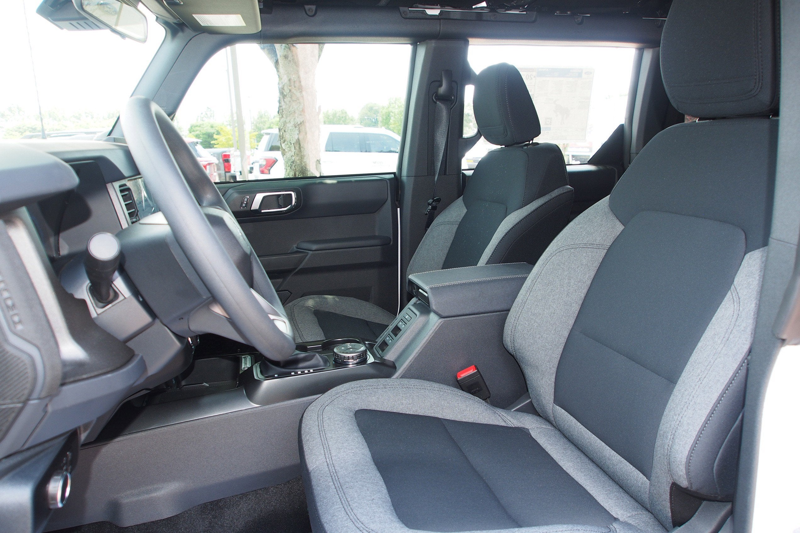 2025 Ford Bronco Base - Crossroads Courtesy Demo