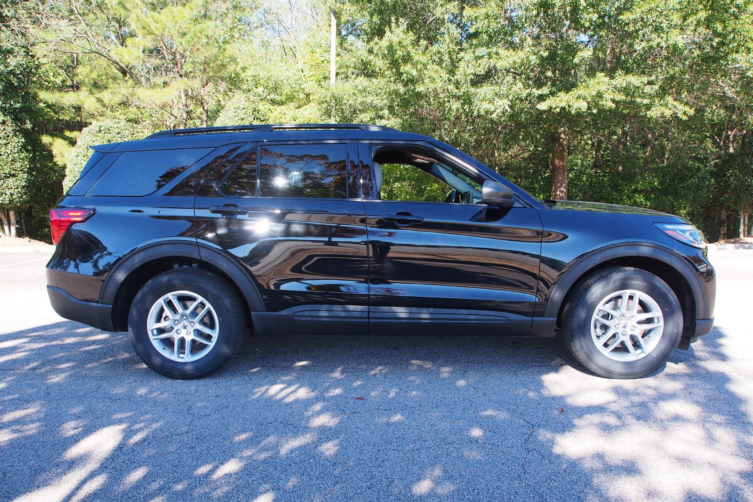 2027 Ford Explorer Active w/200A Pkg