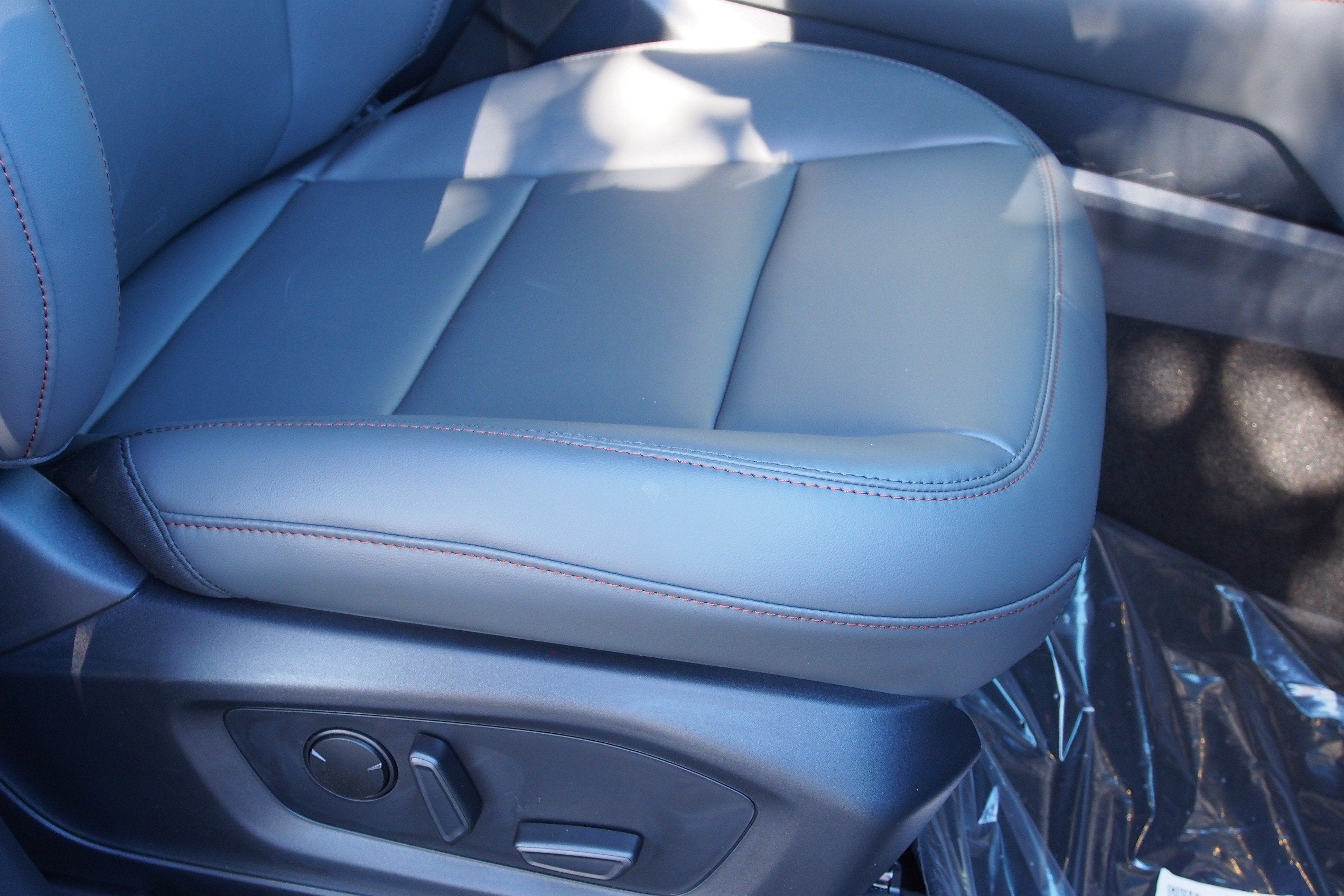 2027 Ford Explorer Active w/200A Pkg