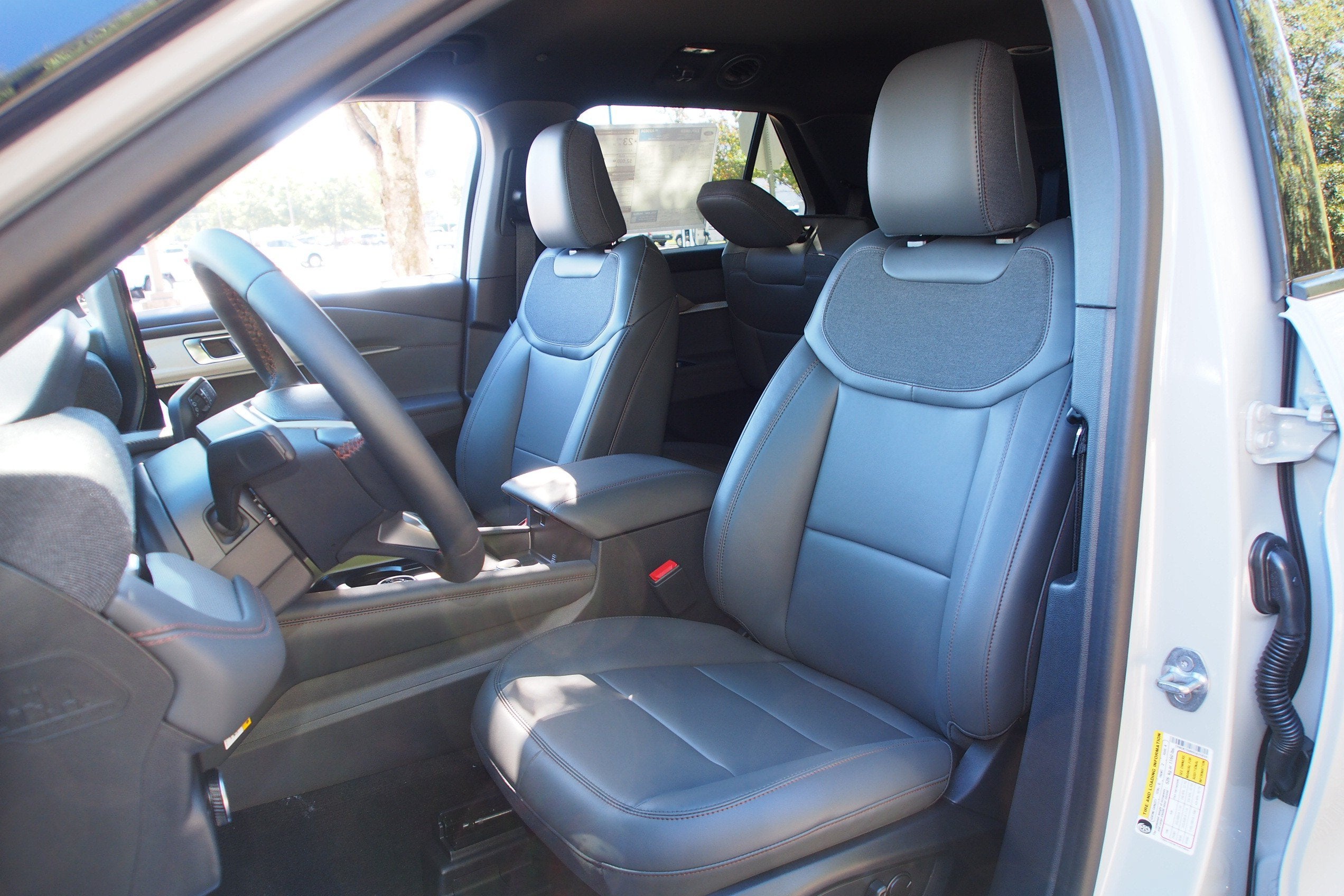 2027 Ford Explorer Active w/200A Pkg