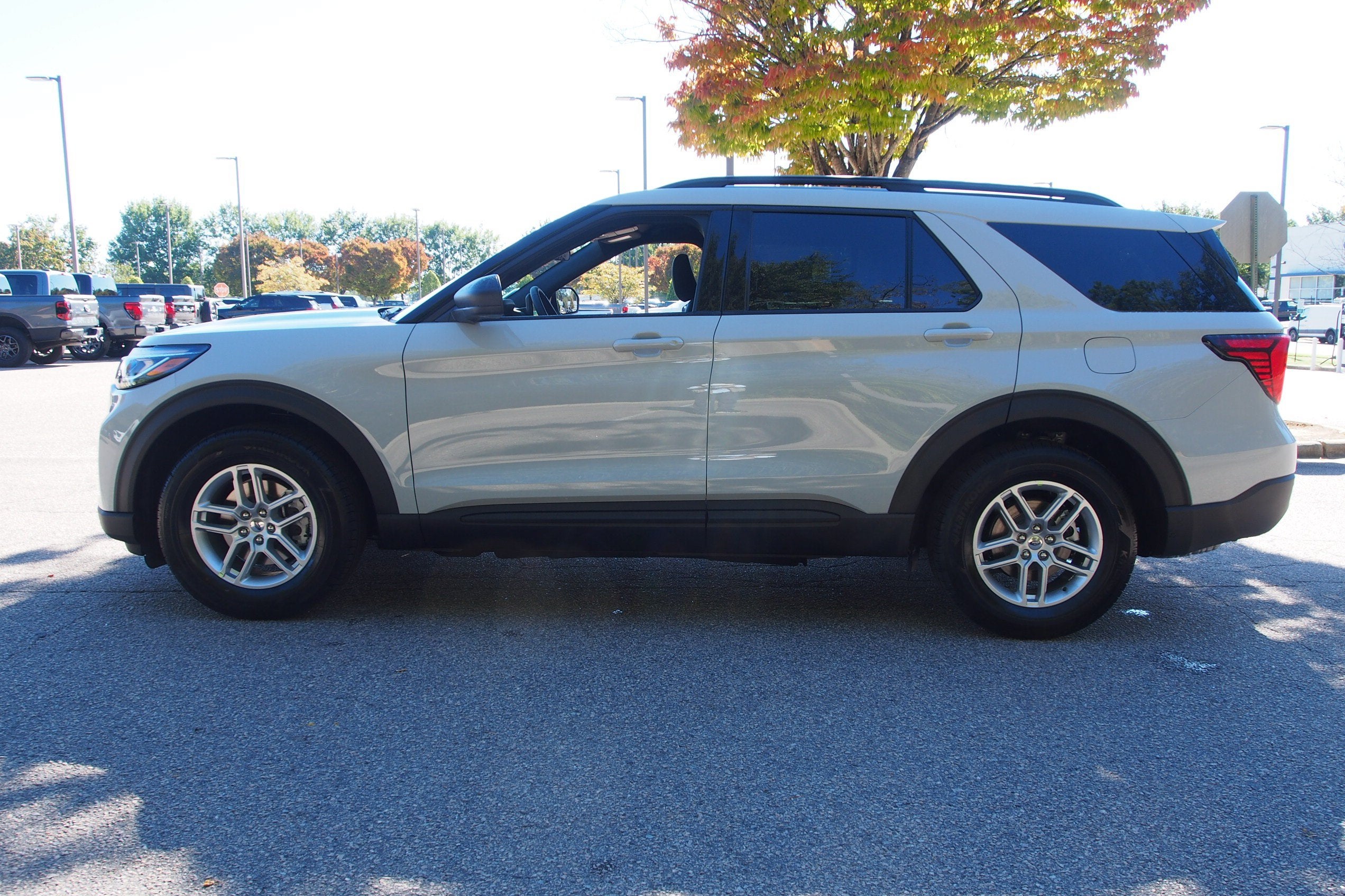 2027 Ford Explorer Active w/200A Pkg