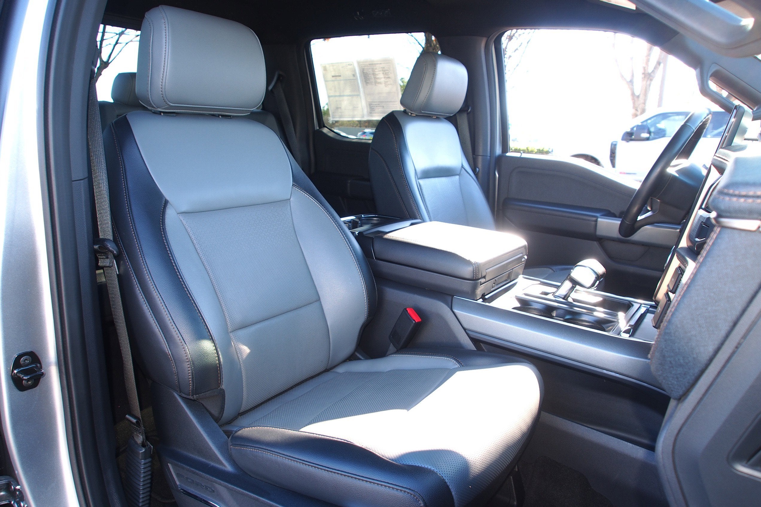 2023 Ford F-150 Lightning LARIAT