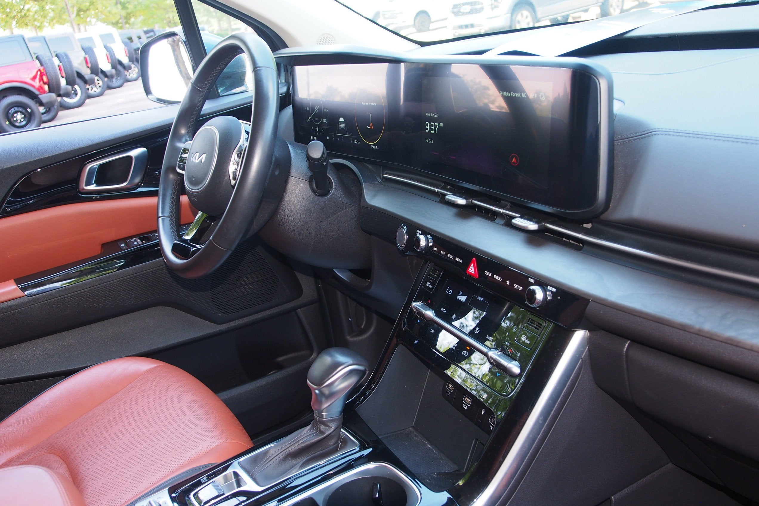 2024 Kia Carnival SX