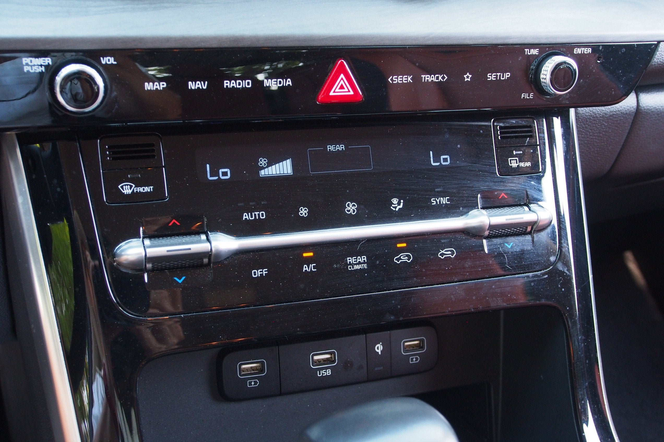 2024 Kia Carnival SX