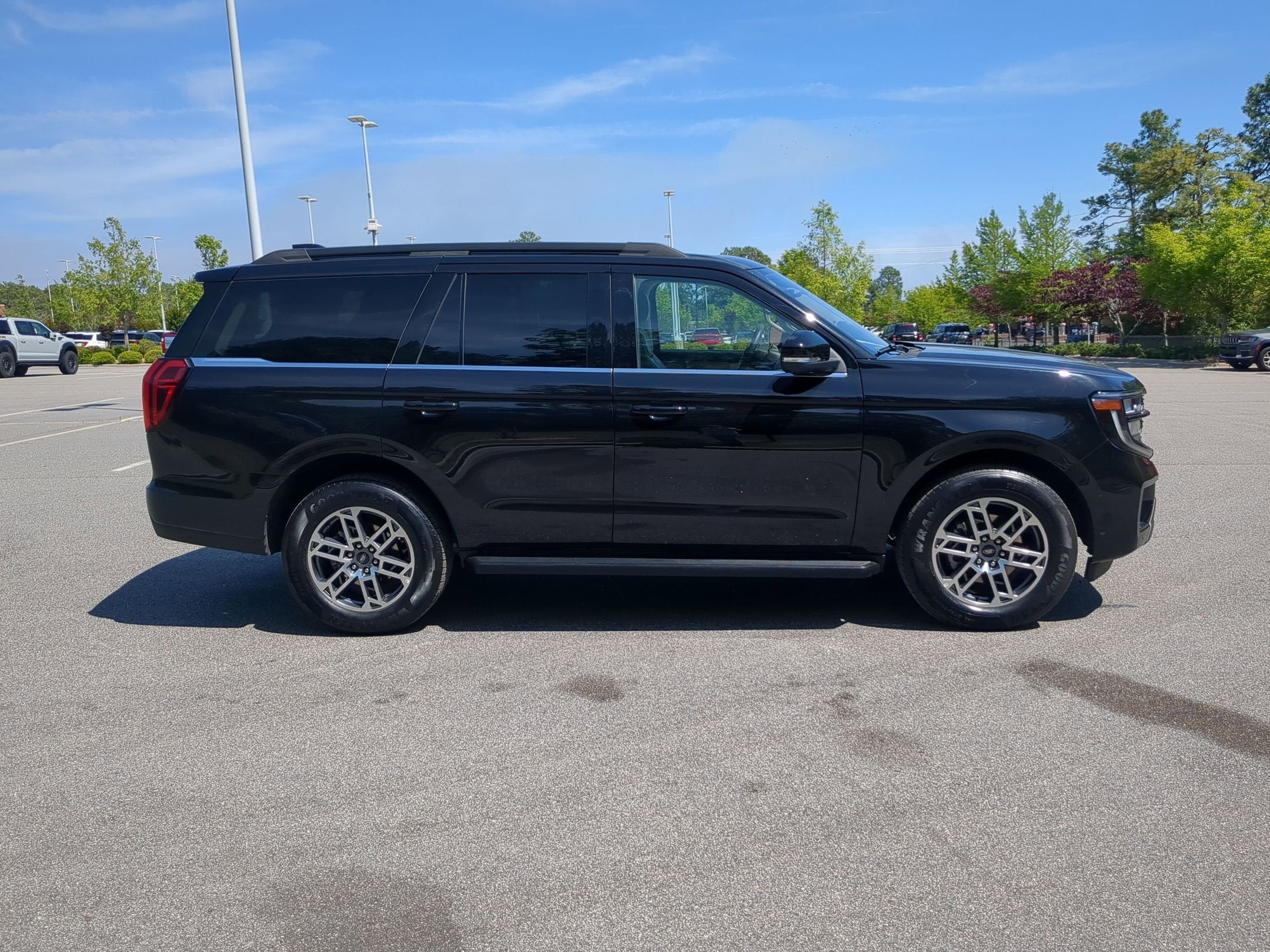 2025 Ford Expedition Active