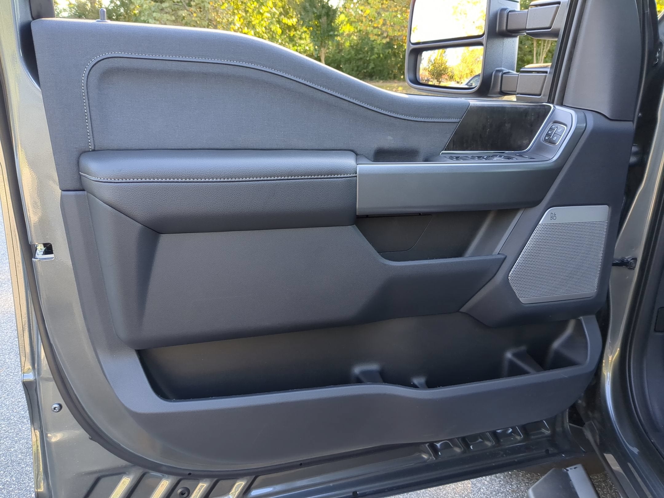 2027 Ford Super Duty F-350 SRW LARIAT