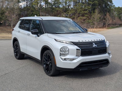 2023 Mitsubishi Outlander SE