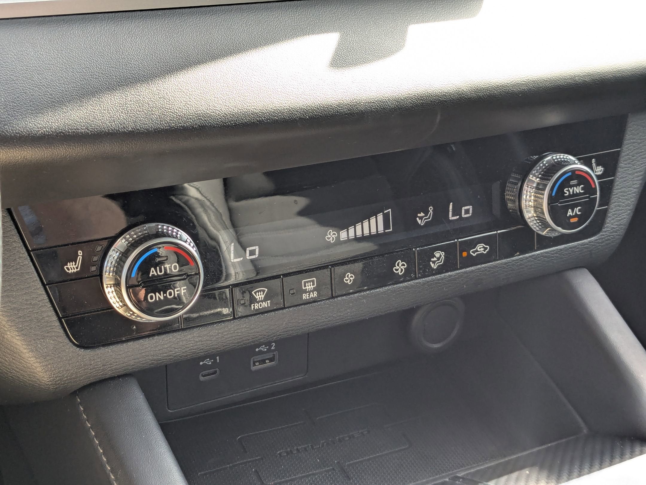 2023 Mitsubishi Outlander SE