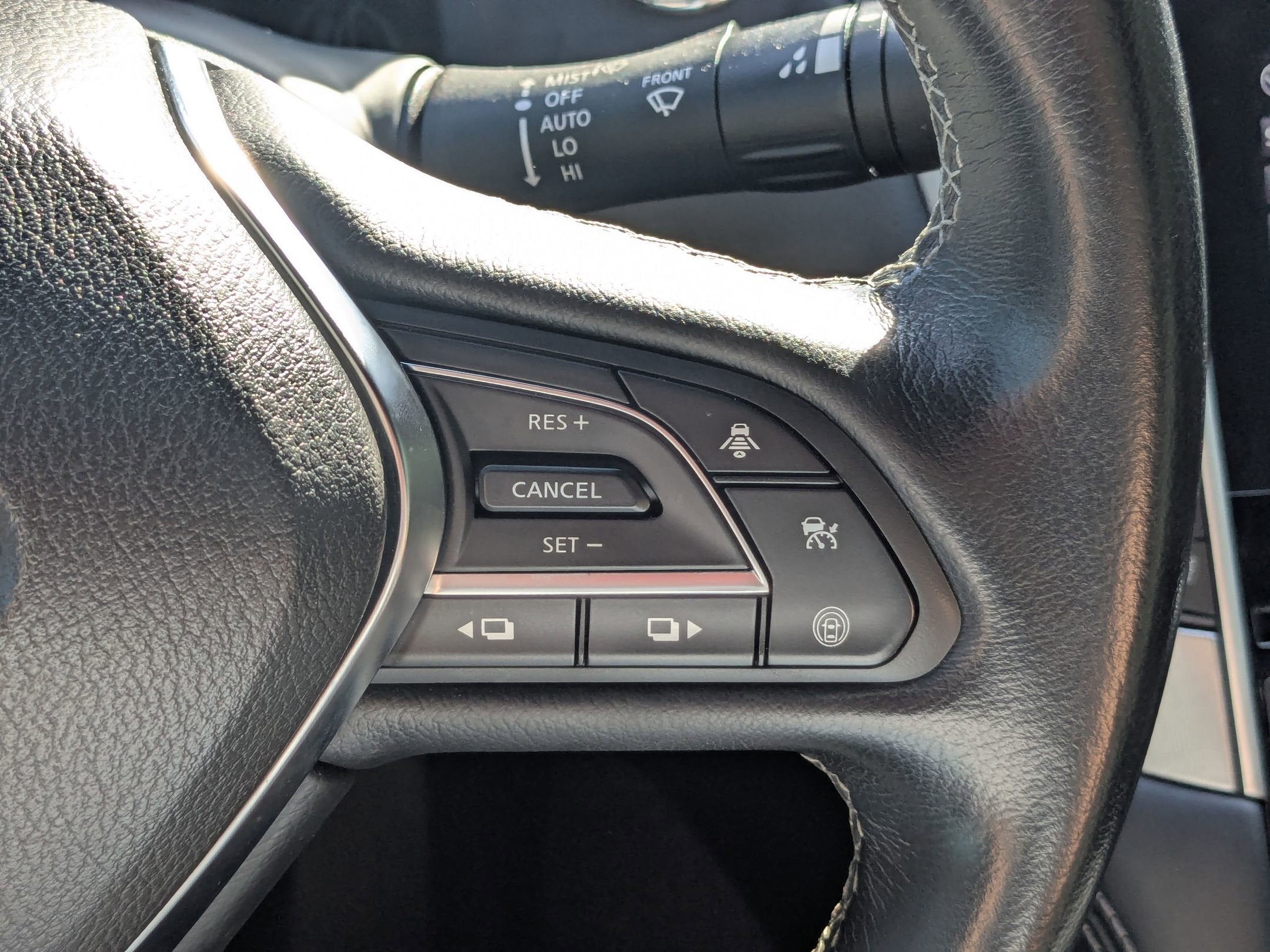 2022 INFINITI Q60 LUXE