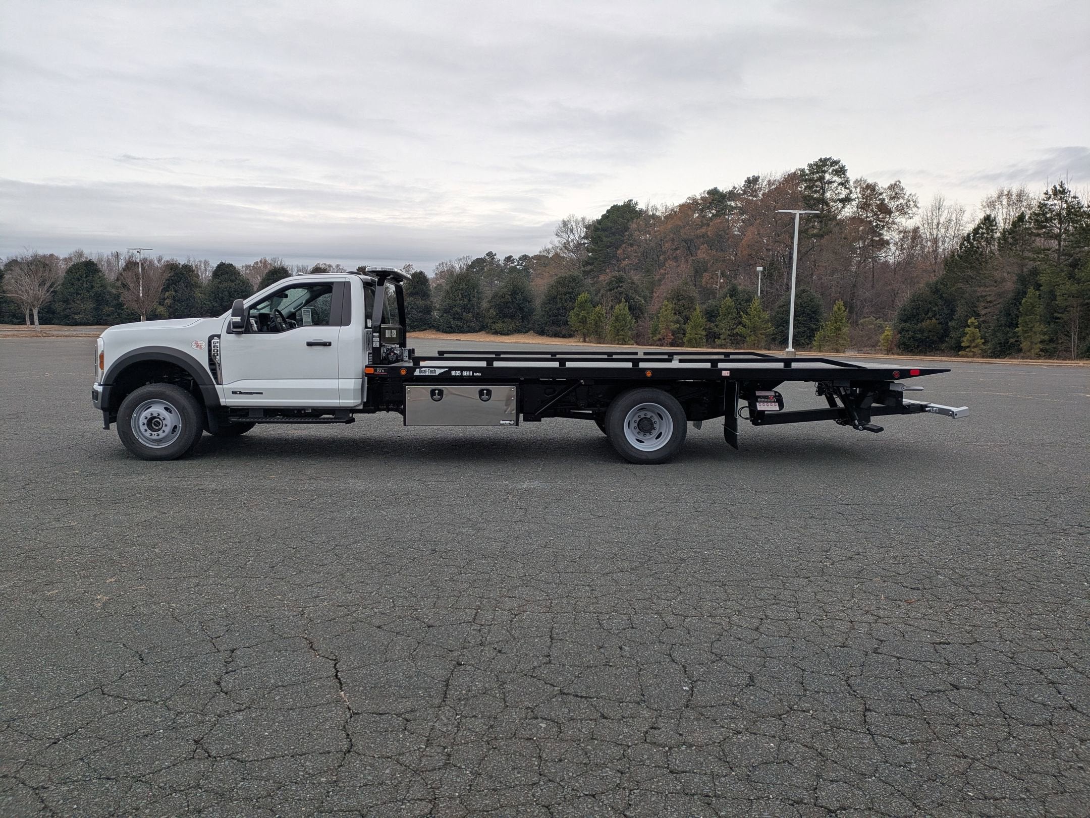 2025 Ford Super Duty F-600 DRW XL