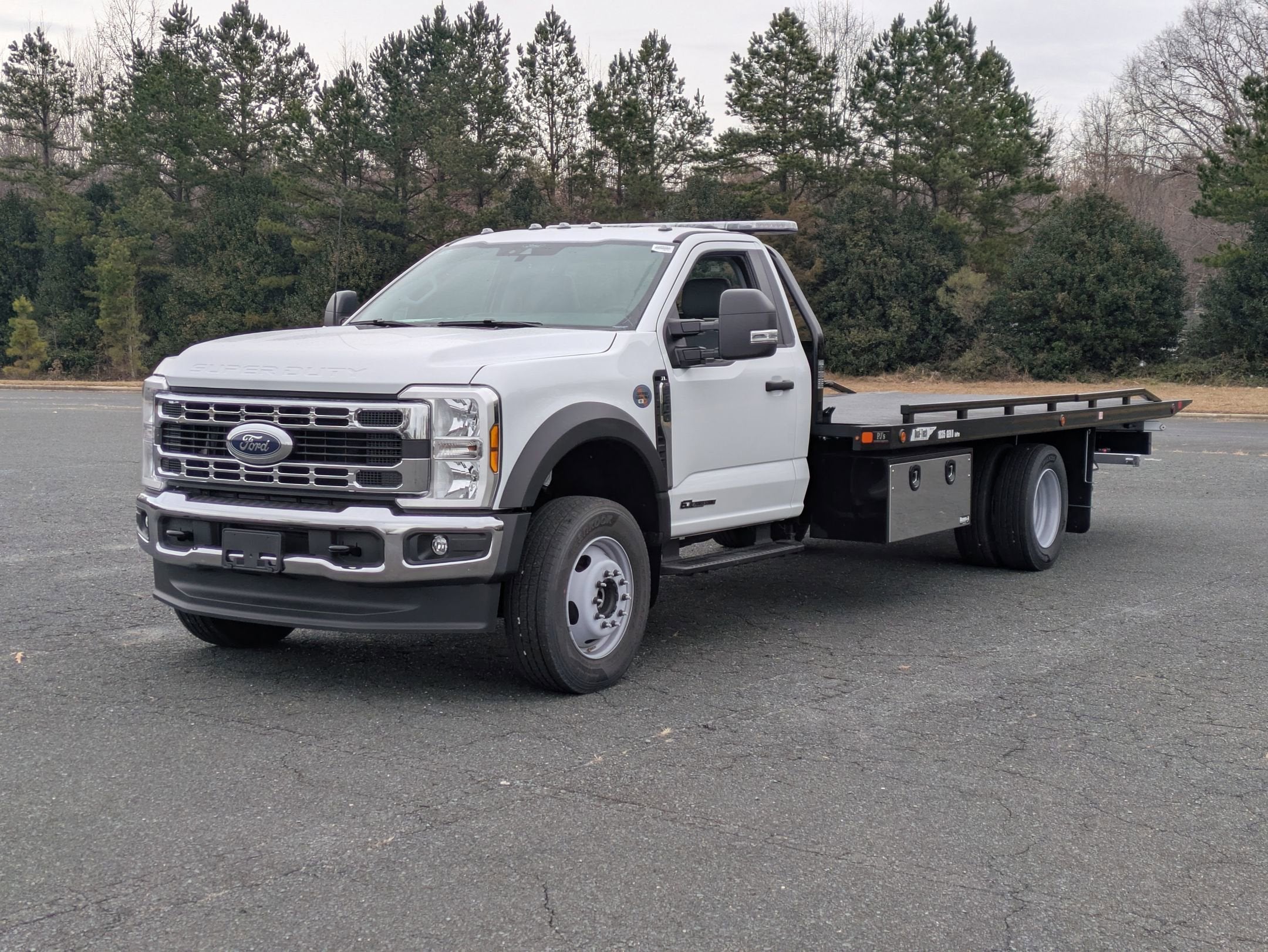 2025 Ford Super Duty F-600 DRW XL