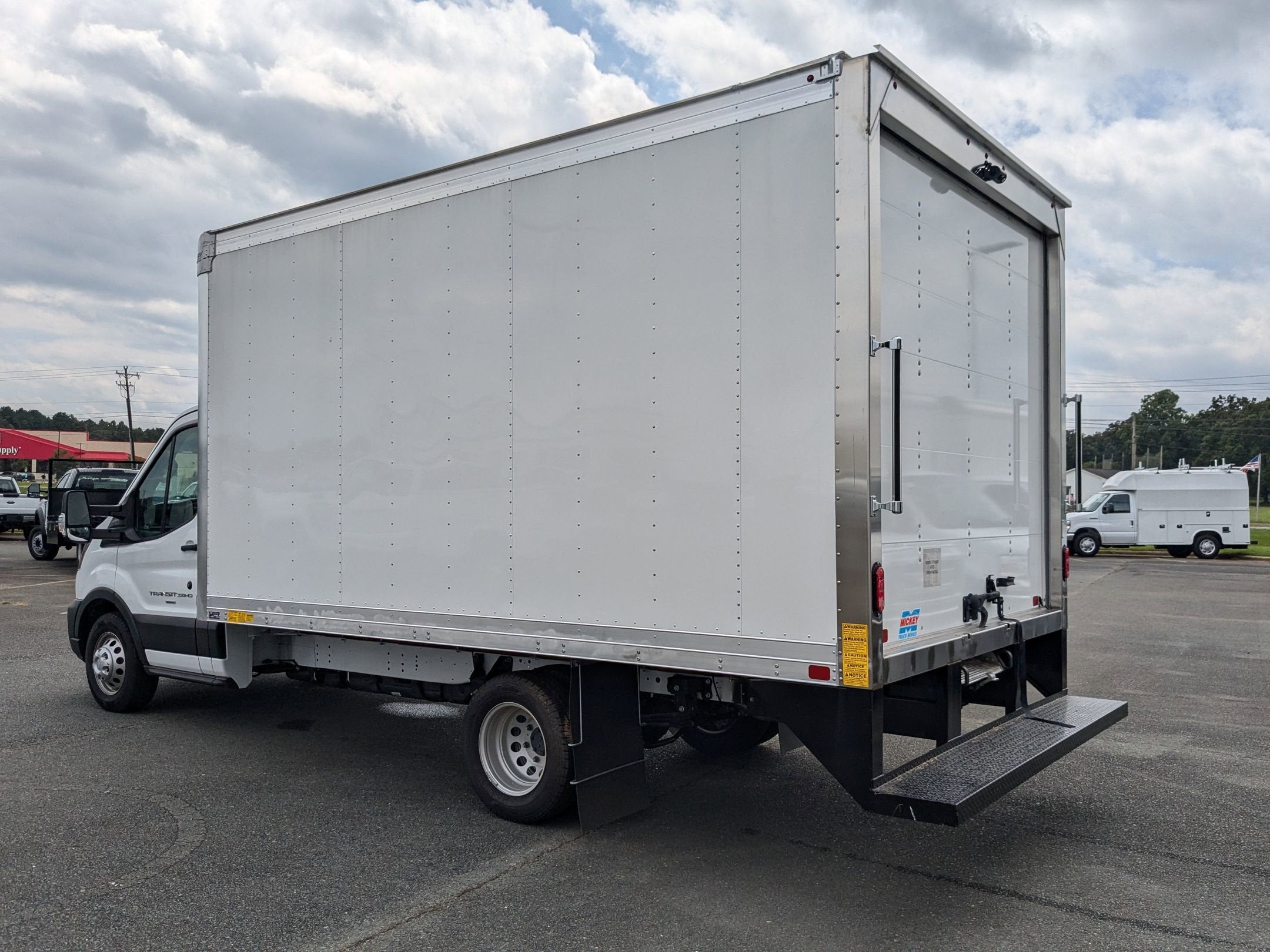 2024 Ford Transit Chassis Base 14FT Box