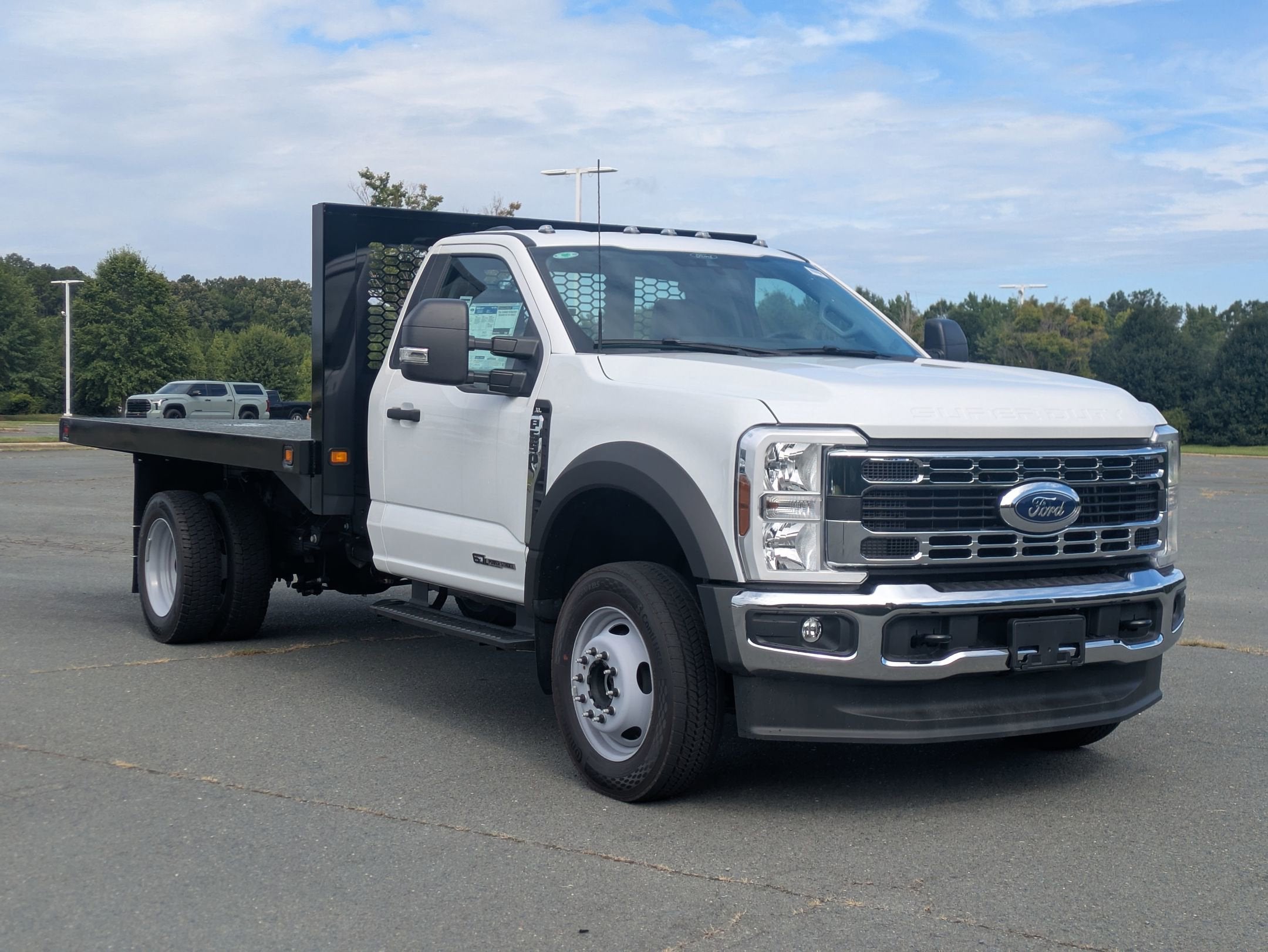 2025 Ford Super Duty F-550 DRW XL