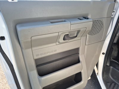 2022 Ford E-Series Cutaway Base