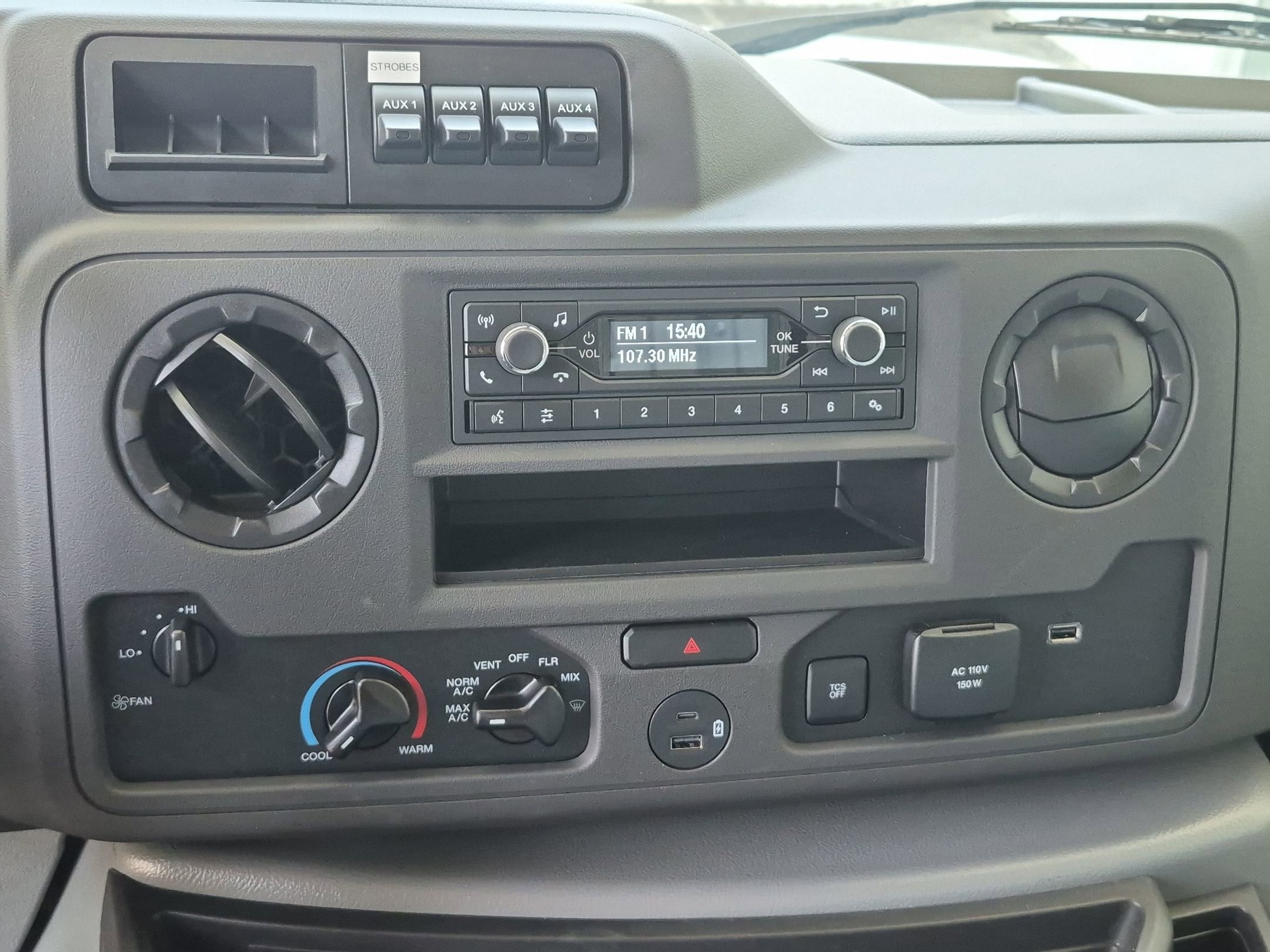 2027 Ford E-Series Cutaway Base