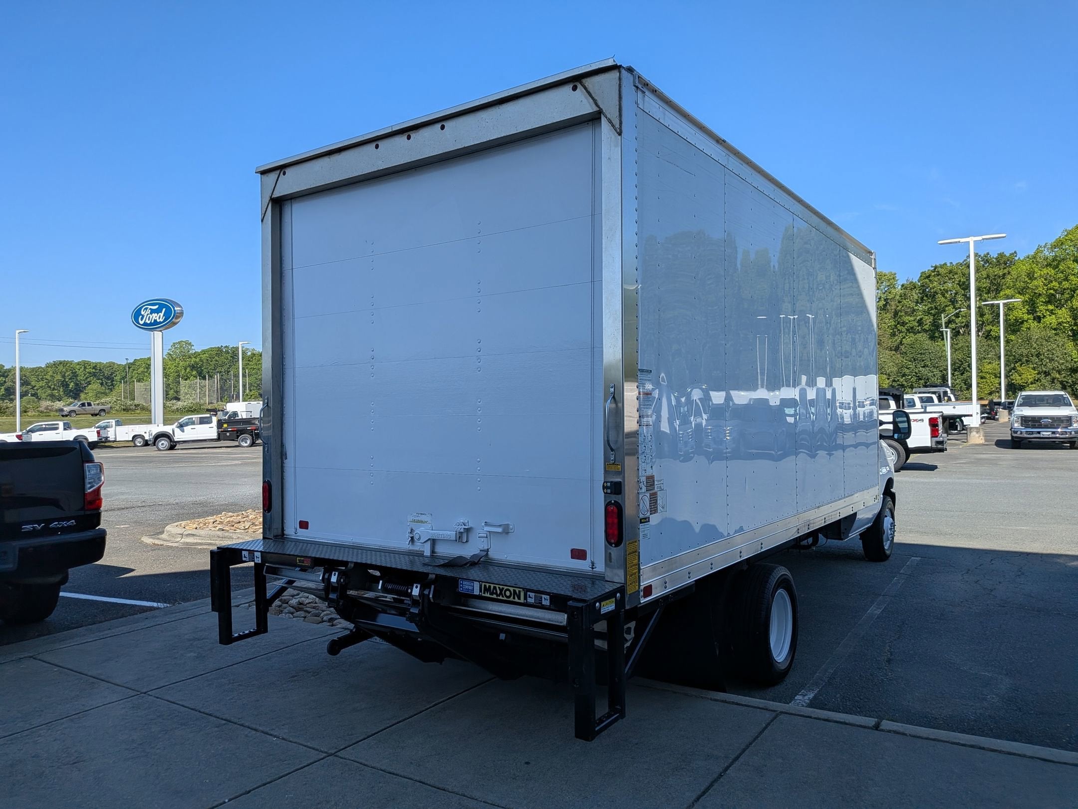 2024 Ford E-Series Cutaway Base
