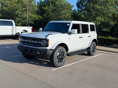 2026 Ford Bronco Outer Banks Custom Wheels / Lift