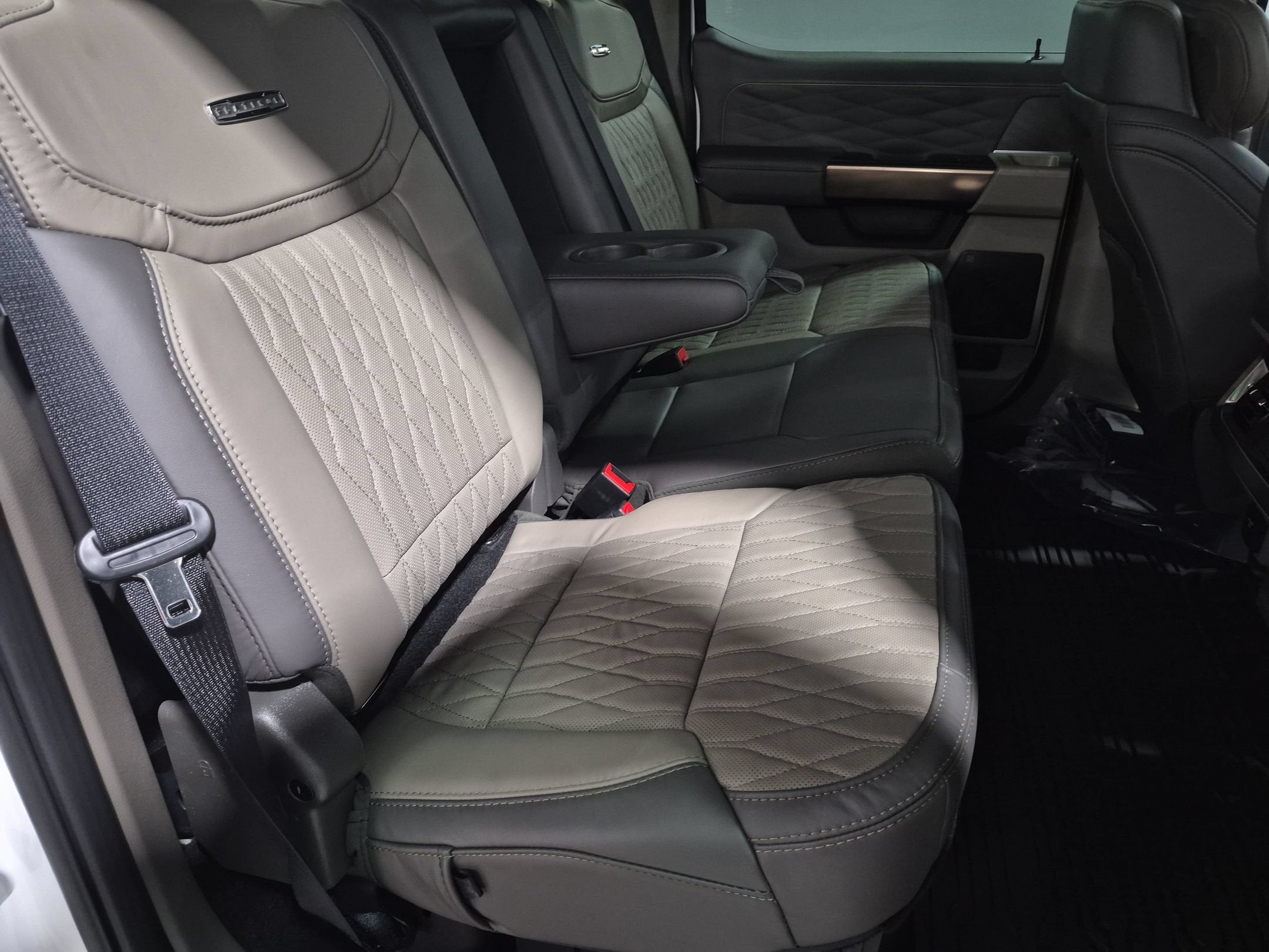 2026 Ford Super Duty F-350 SRW Platinum