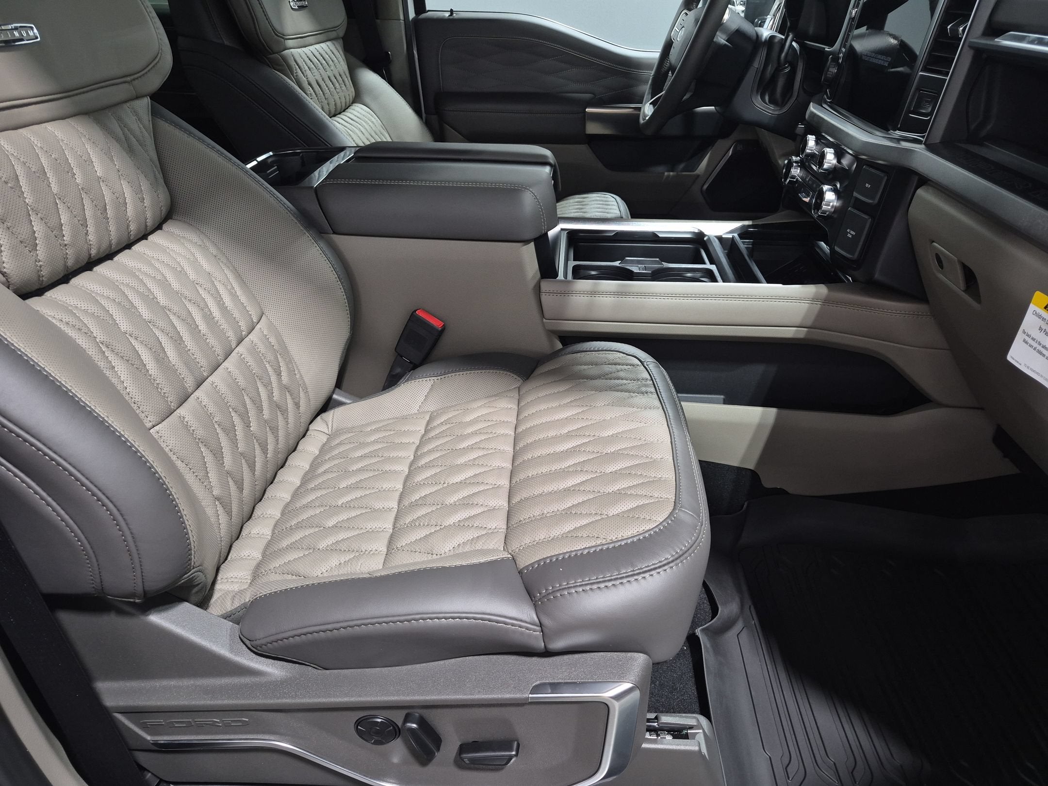 2026 Ford Super Duty F-350 SRW Platinum